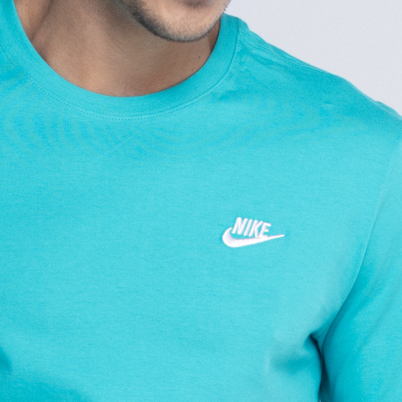 Camiseta Nike Sportwear Club - Masculina - Foto 5