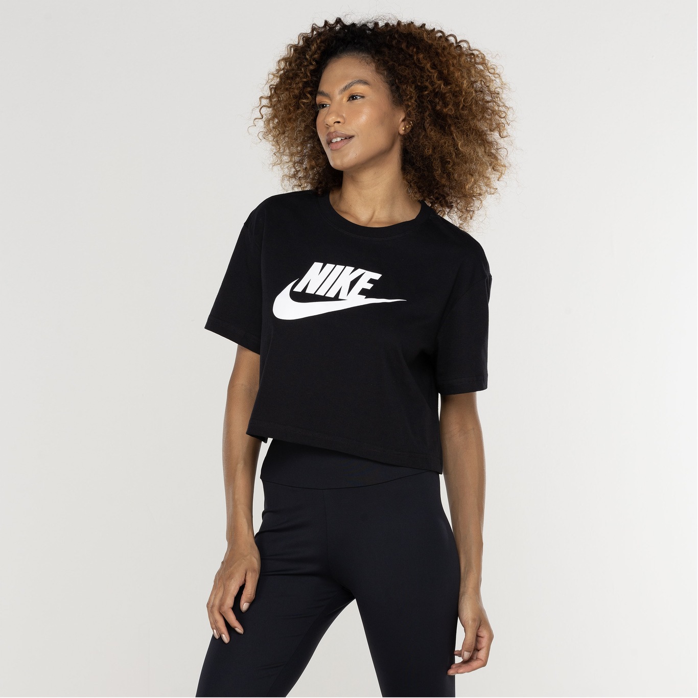 Blusa Cropped Nike Tee Sportswear Essential - Feminina - Foto 4