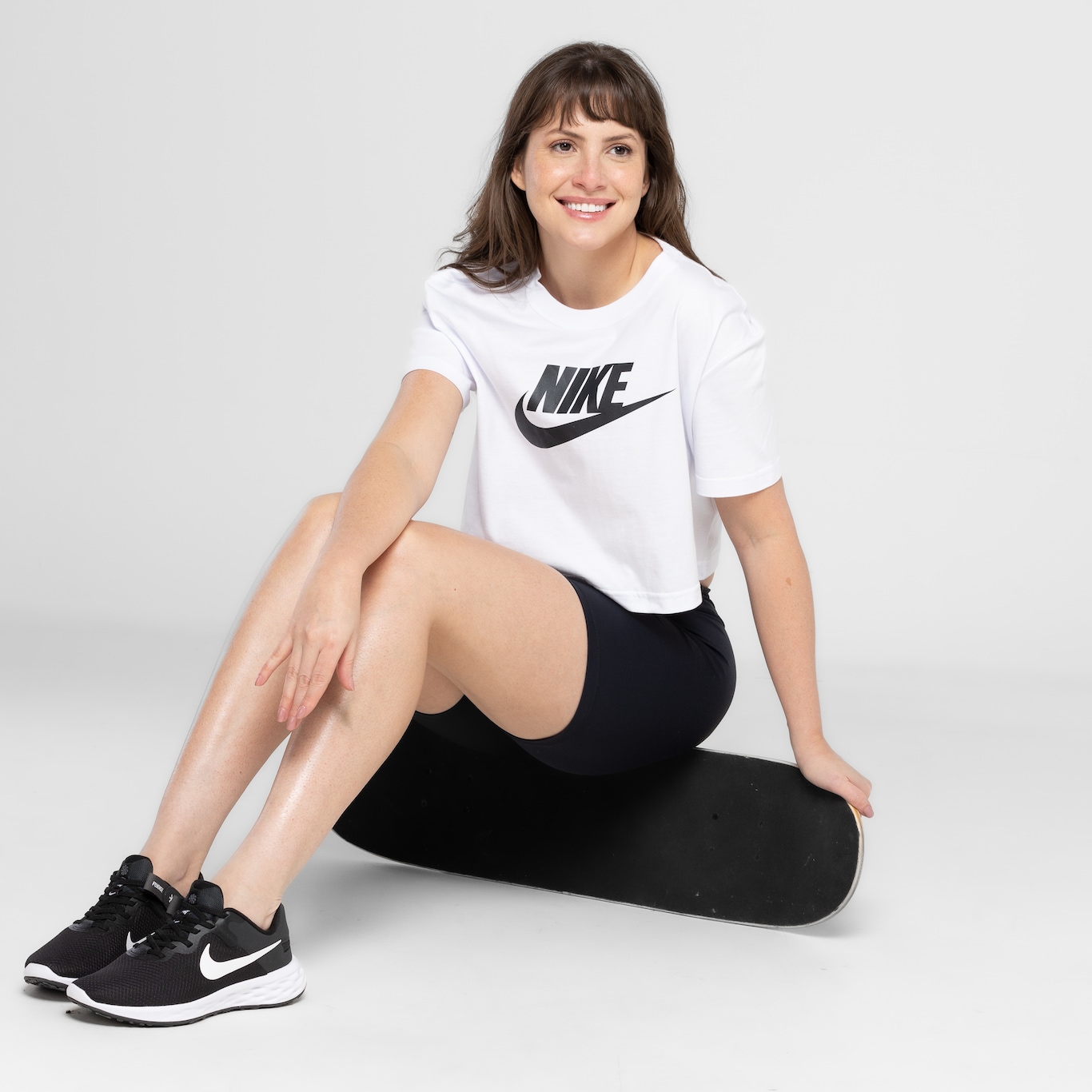 Blusa Cropped Nike Tee Sportswear Essential - Feminina - Foto 5