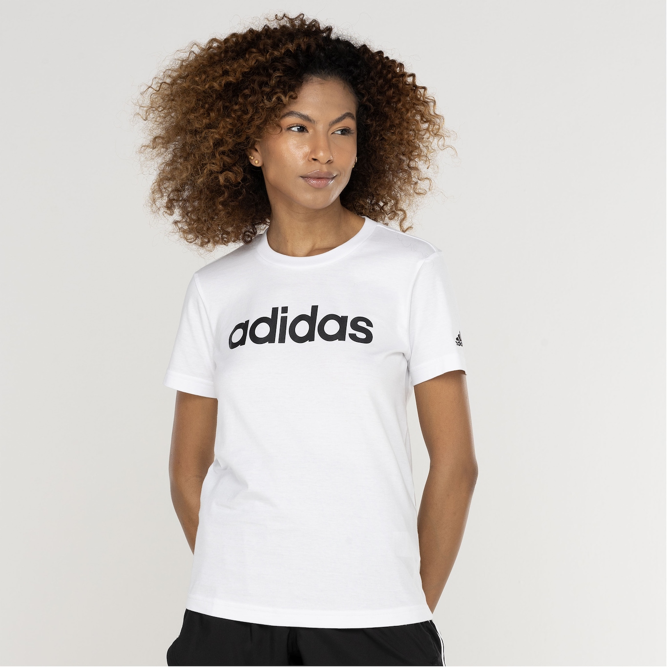 Camiseta adidas Logo Linear - Feminina - Foto 4