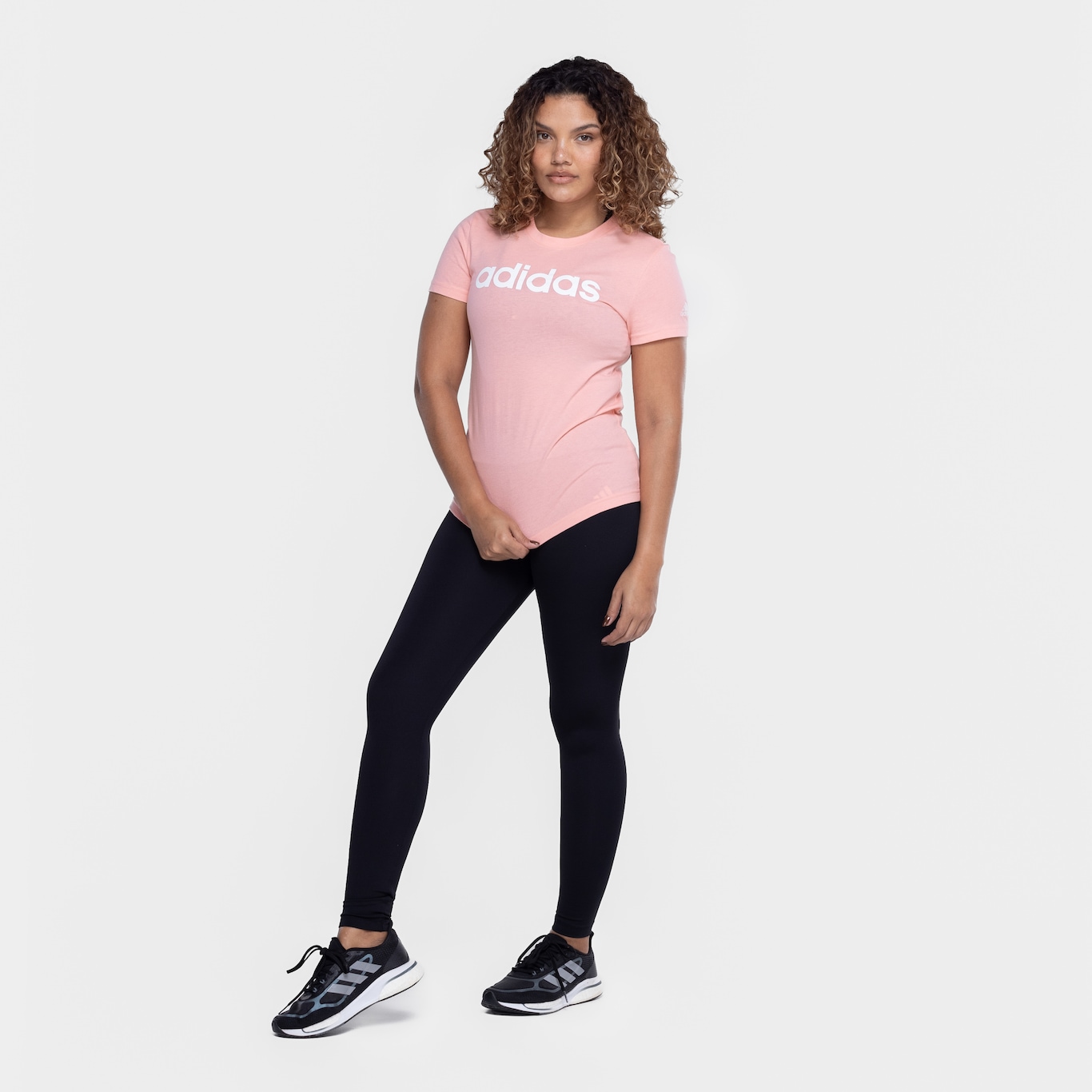 Camiseta adidas Logo Linear - Feminina - Foto 4