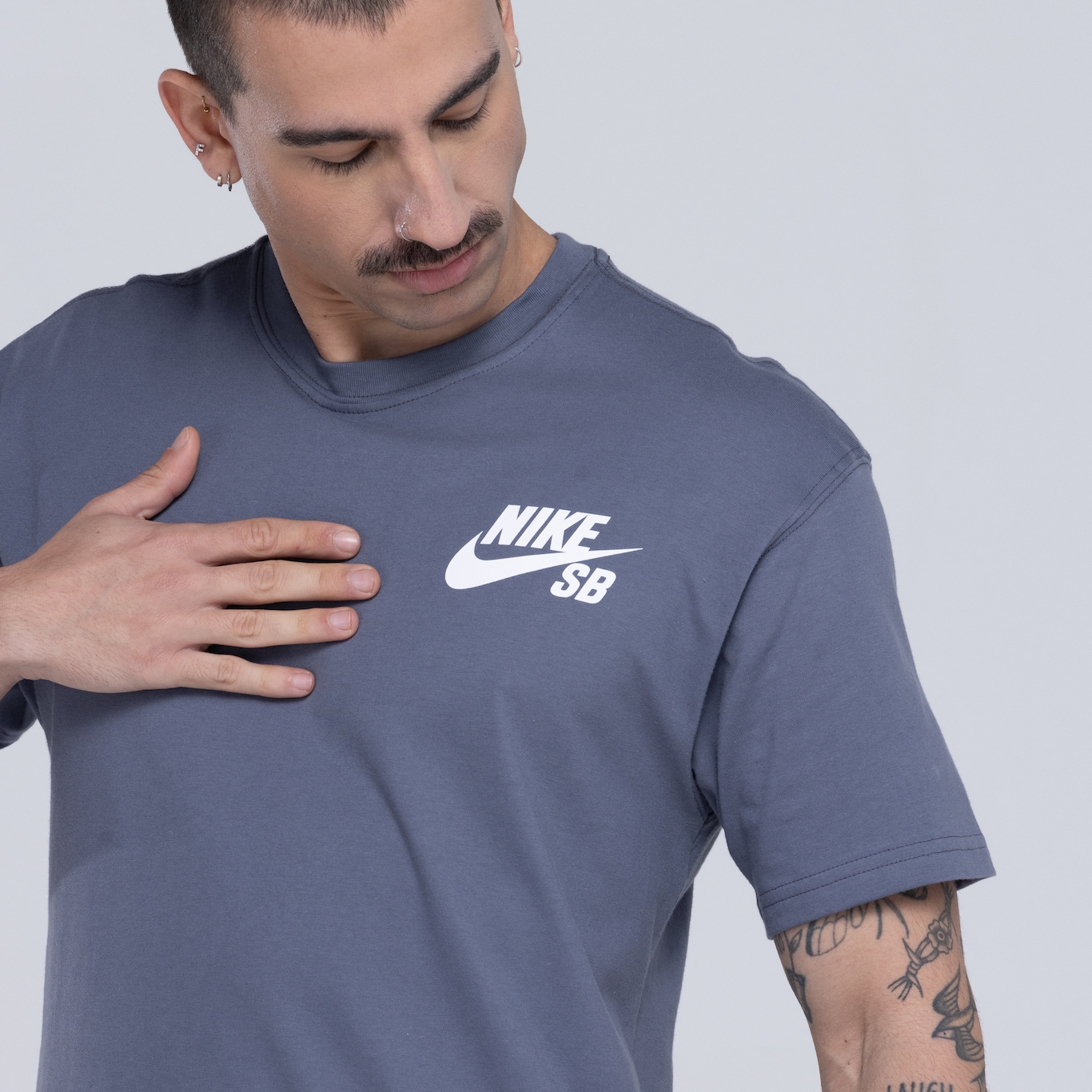 Camiseta Nike SB Logo - Masculina - Foto 5