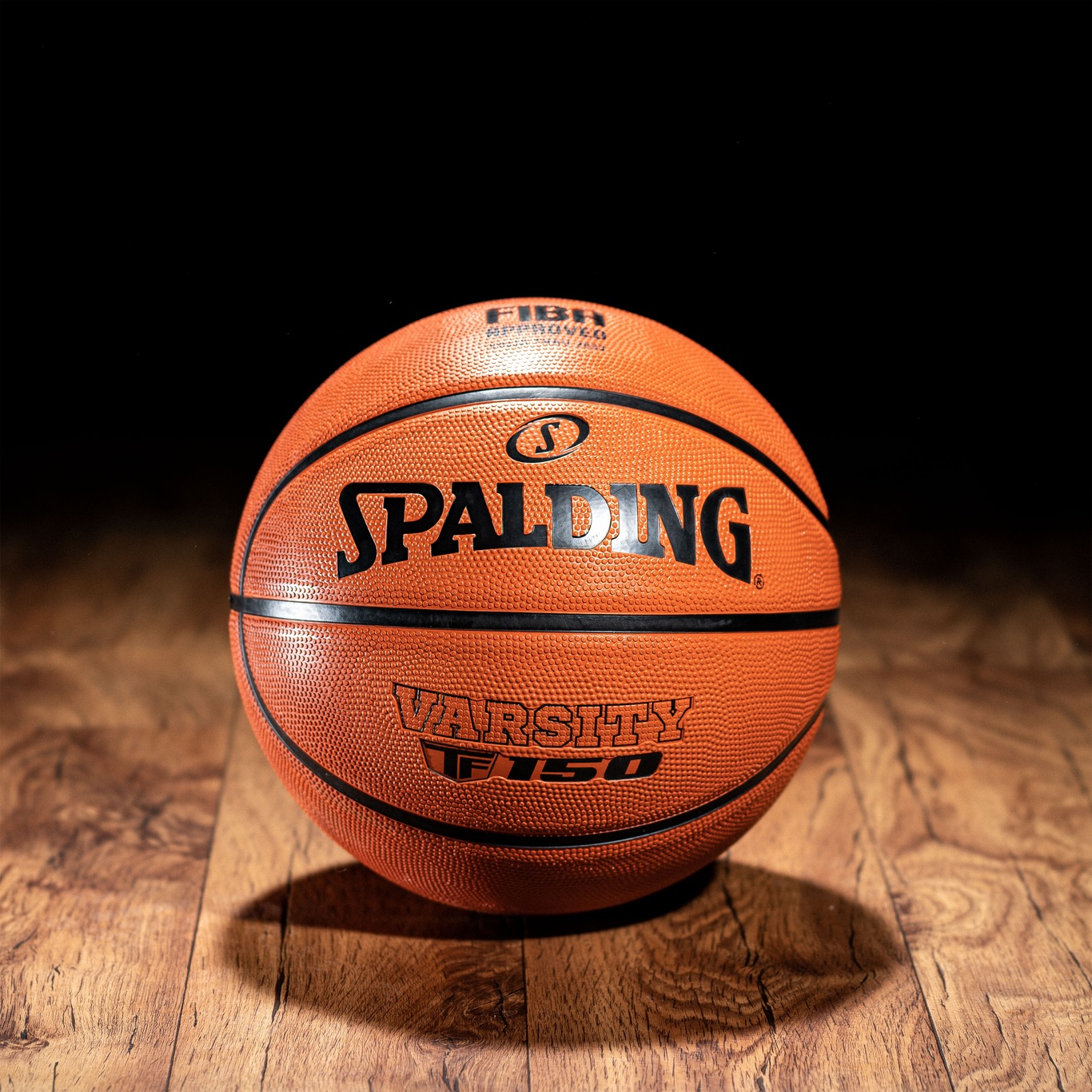 Bola de Basquete Spalding Varsity Tf-150 em Promoção