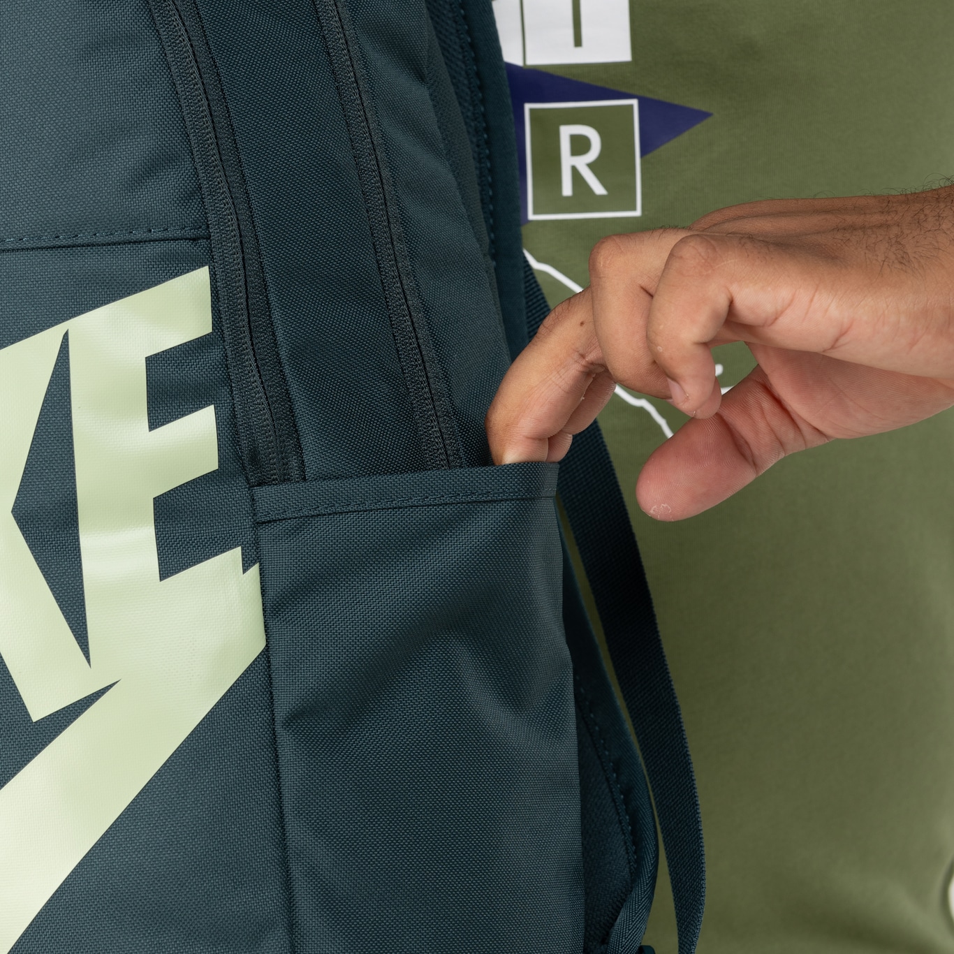 Mochila Nike Elemental Bkpk Hbr - 21 Litros - Foto 4