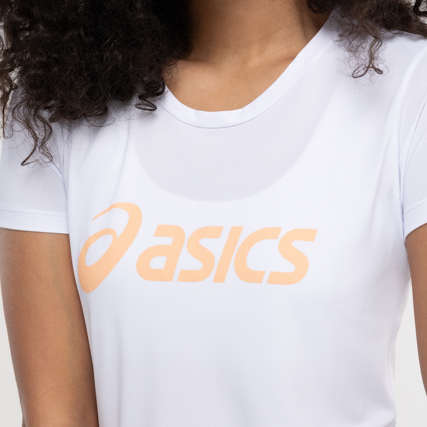 Camiseta ASICS Manga Curta Gola Retilinea - Feminina - Foto 4