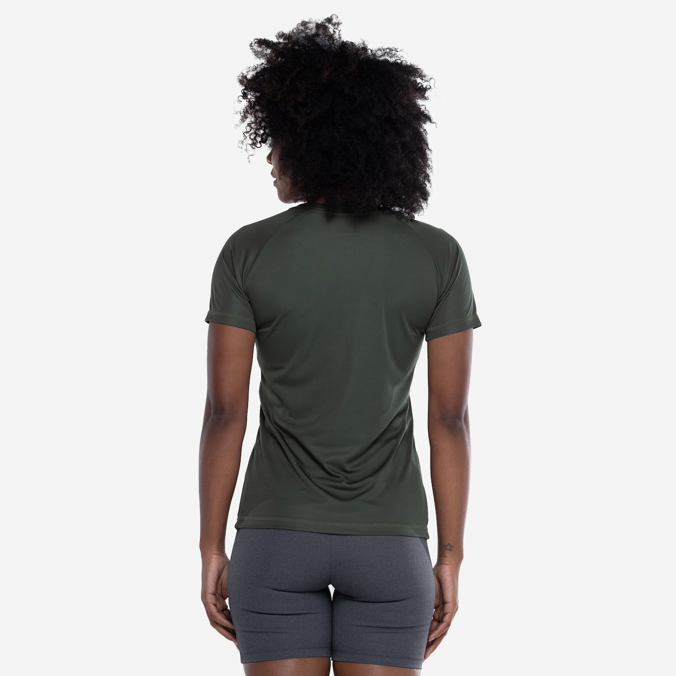 Camiseta ASICS Manga Curta Basic Logo - Feminina - Foto 3