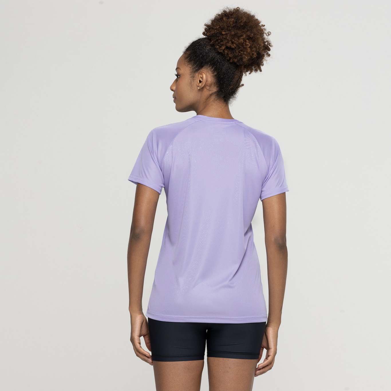 Camiseta ASICS Manga Curta Basic Logo - Feminina - Foto 3