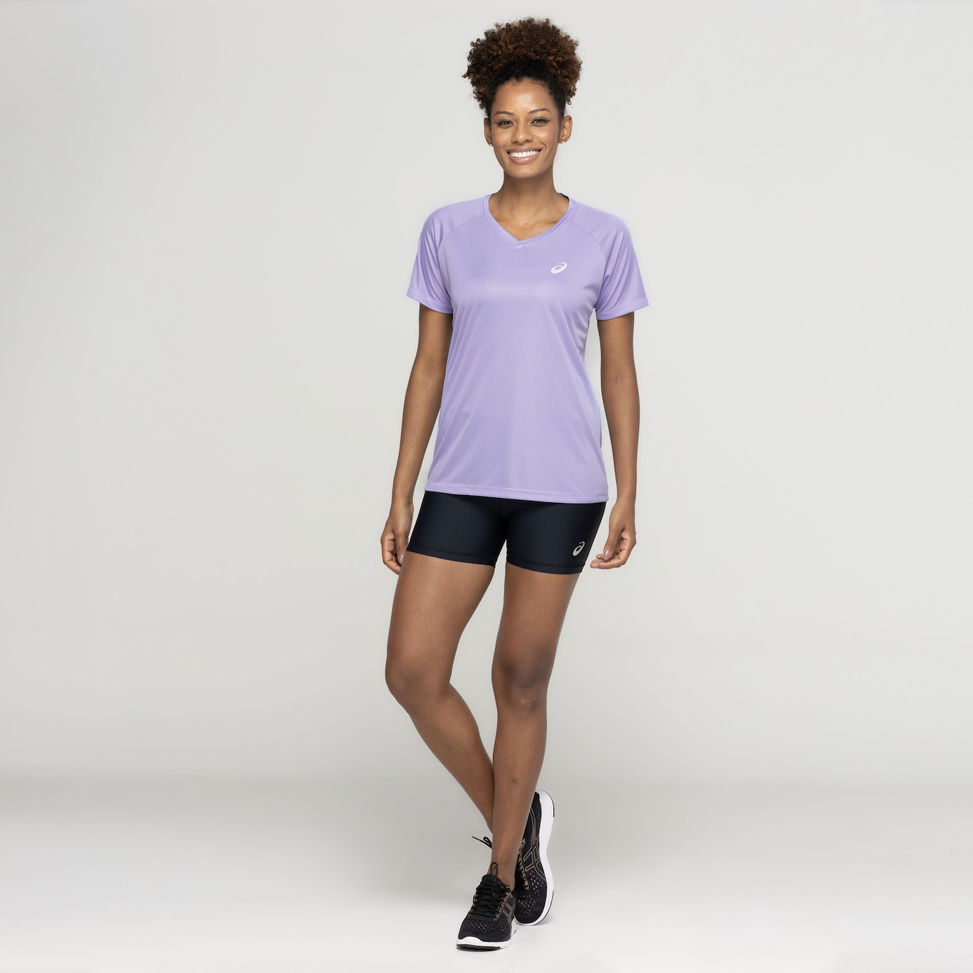 Camiseta ASICS Manga Curta Basic Logo - Feminina - Foto 4