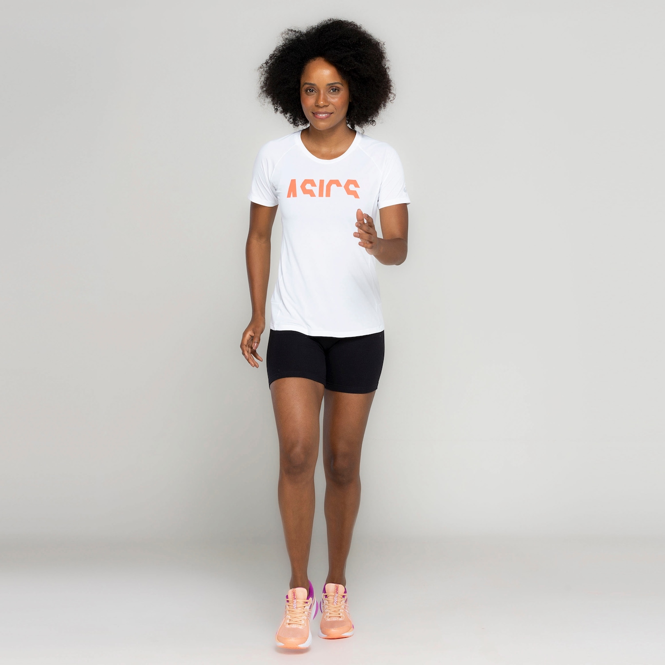 Camiseta Feminina ASICS Manga Curta Recorte Respirável - Foto 4