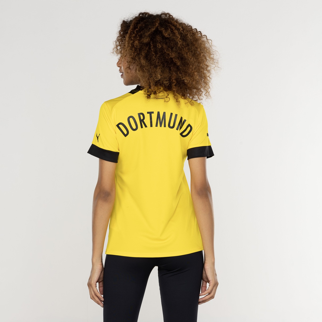 Camisa Borussia Dortmund I 22/23 Torcedor Puma - Feminina - Foto 2