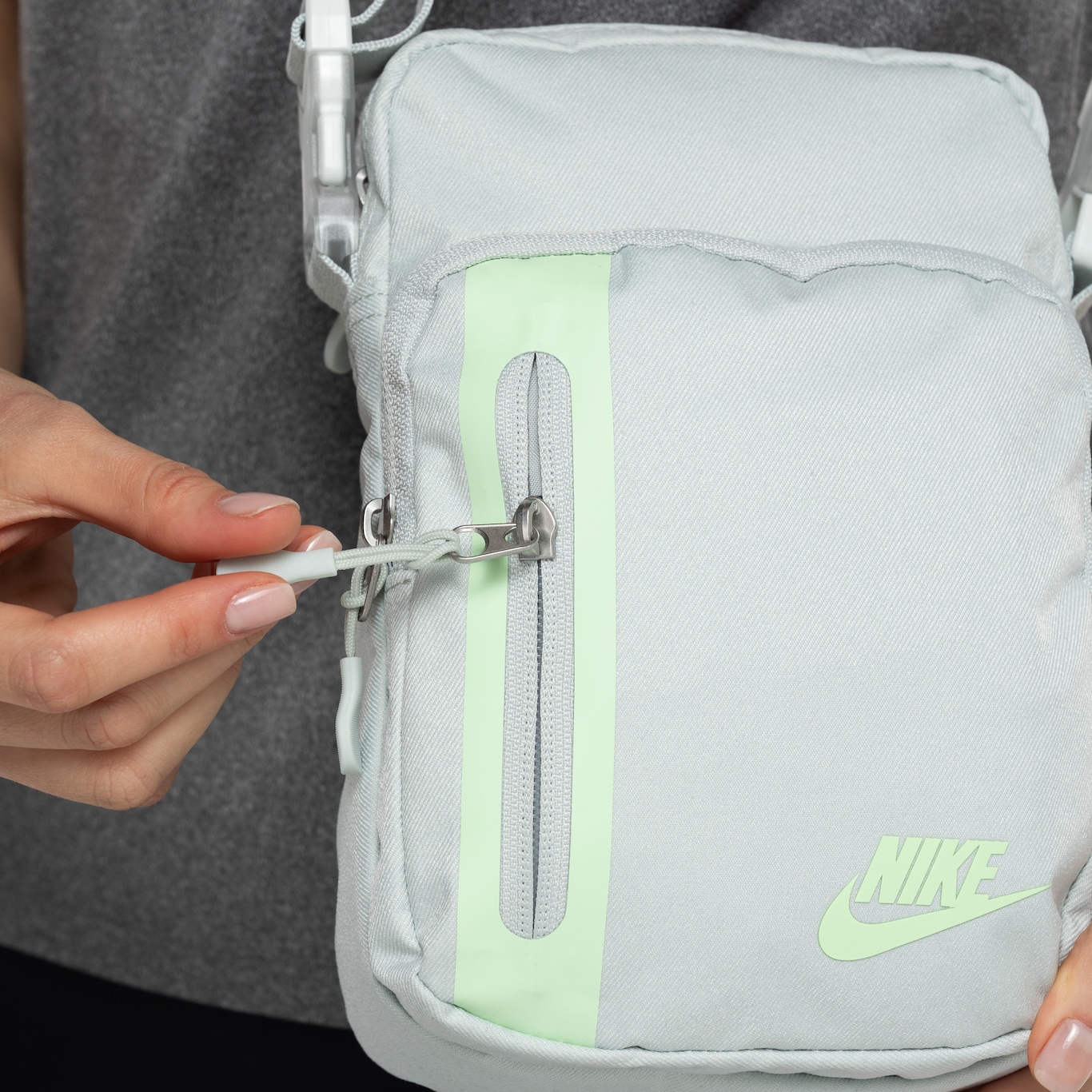 Bolsa Nike Elemental Prm Crossbody - 4 Litros - Foto 3