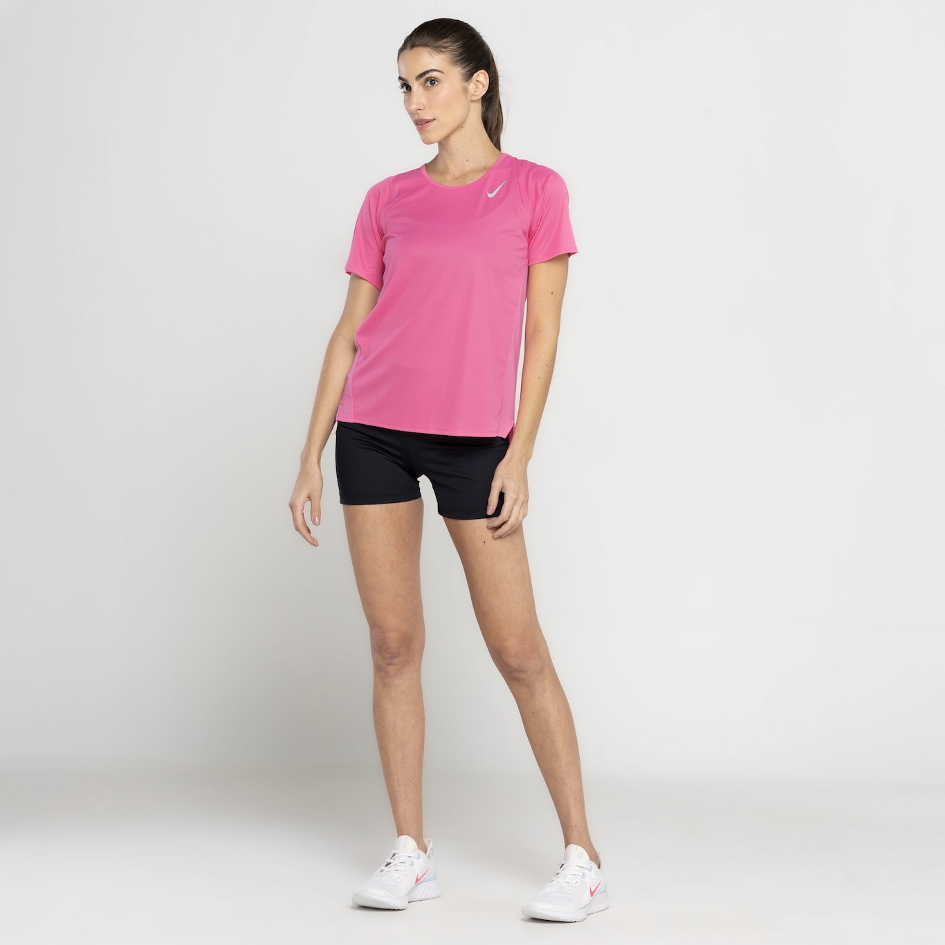 Camiseta Nike Manga Curta Dri-Fit Race Top SS - Feminina - Foto 4