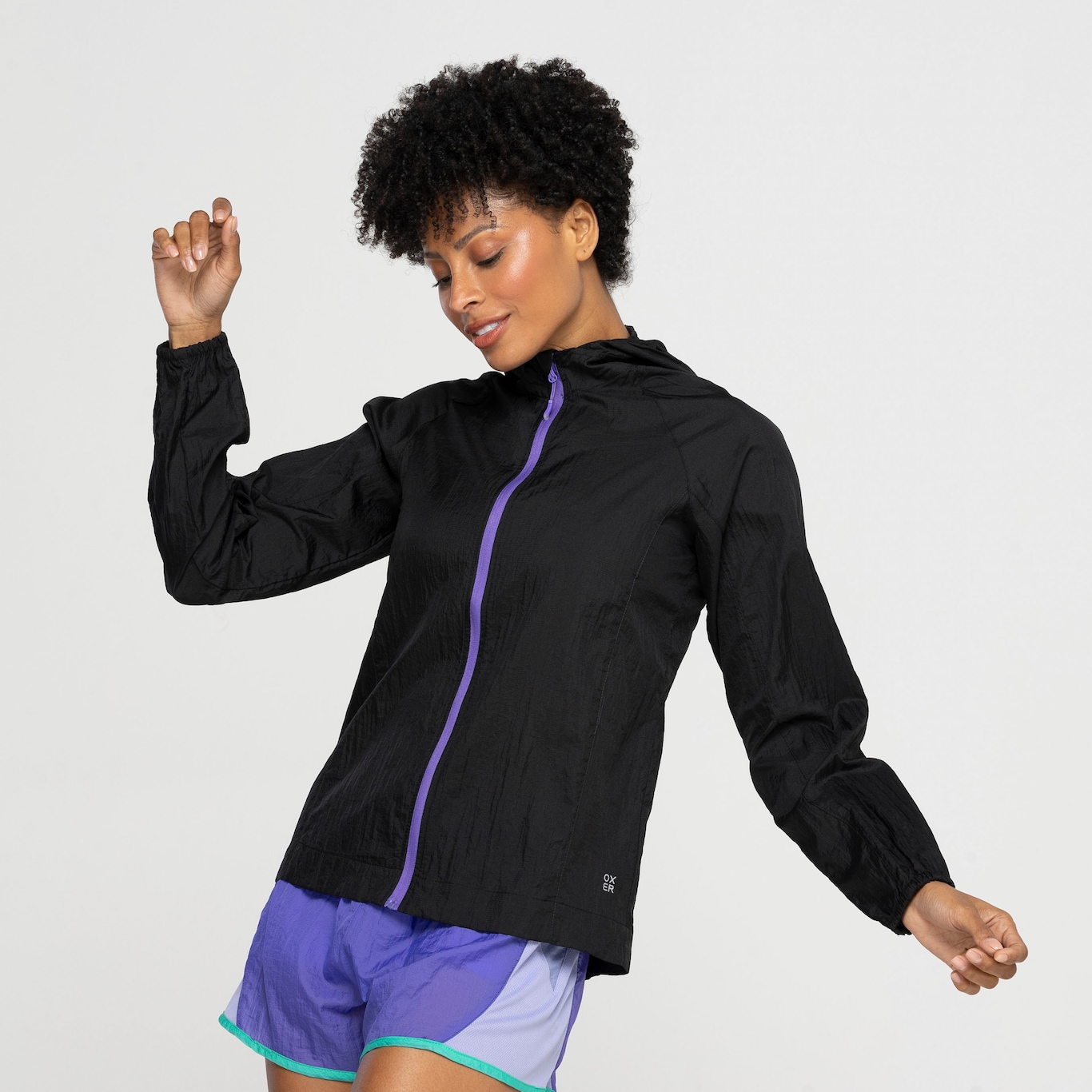 Jaqueta Corta-Vento Feminina Oxer com Capuz Run Faster Packable - Foto 4