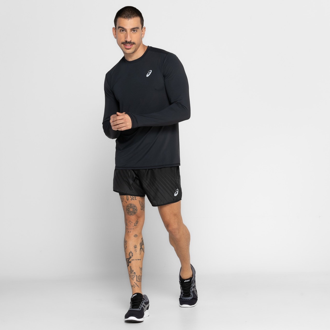 Camiseta Masculina ASICS Manga Longa com Proteção Solar Cava Tradicional Recortada - Foto 4