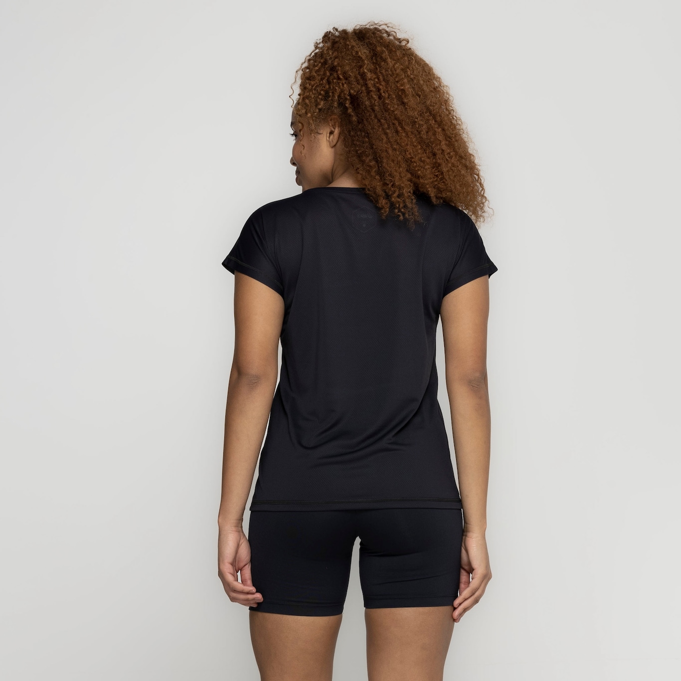 Camiseta Feminina ASICS Manga Curta Trainning Basic - Foto 3