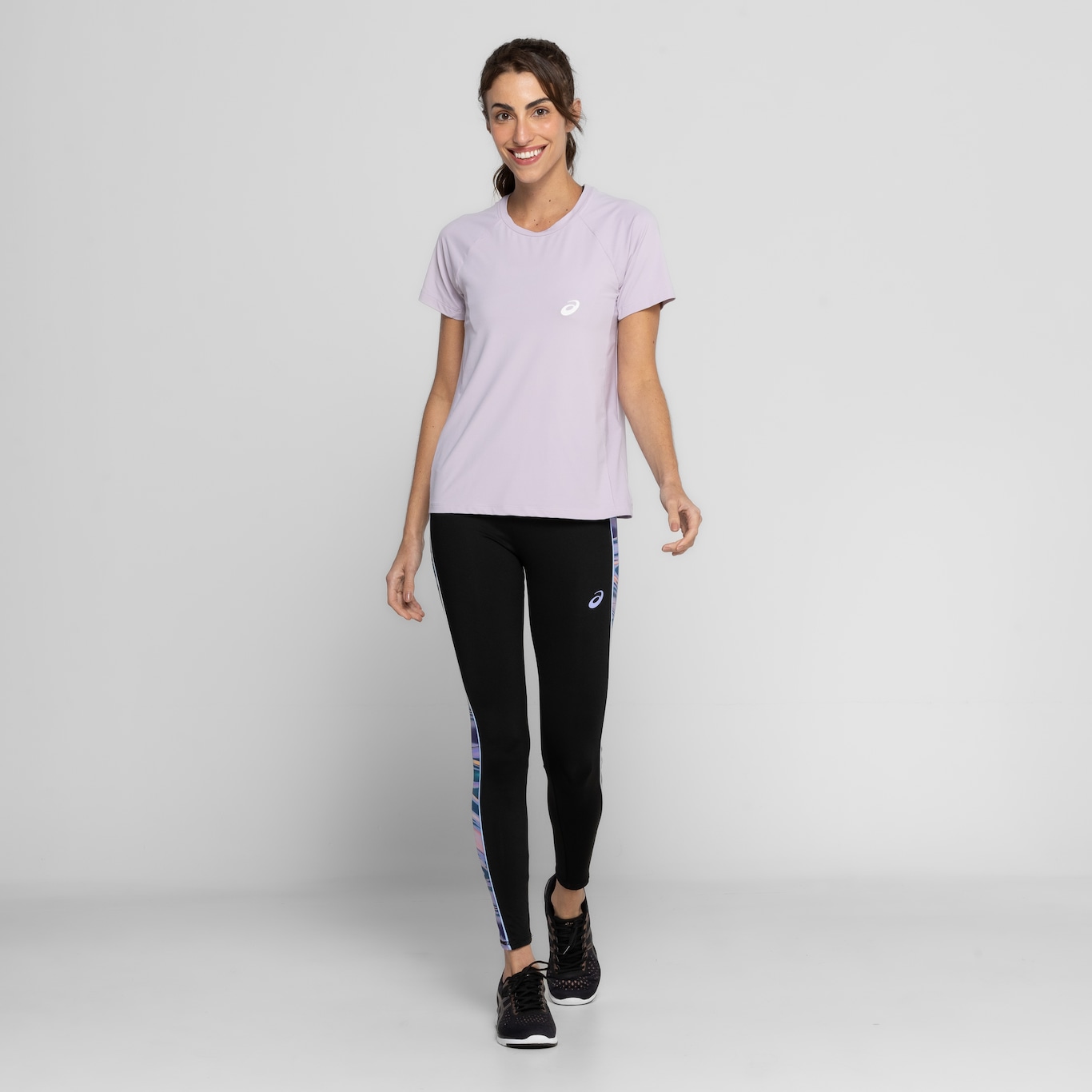 Camiseta Feminina ASICS Manga Curta Recorte Lateral - Foto 4