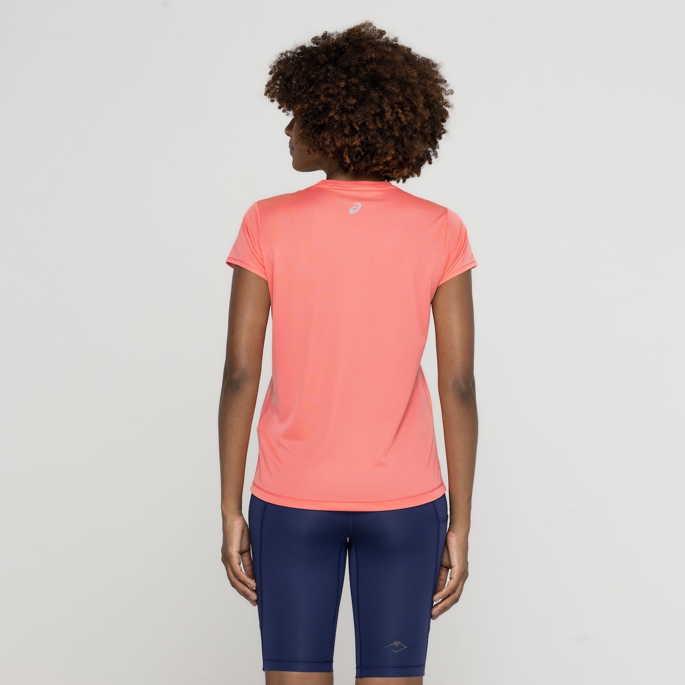 Camiseta Feminina ASICS Manga Curta SS TOP - Foto 3