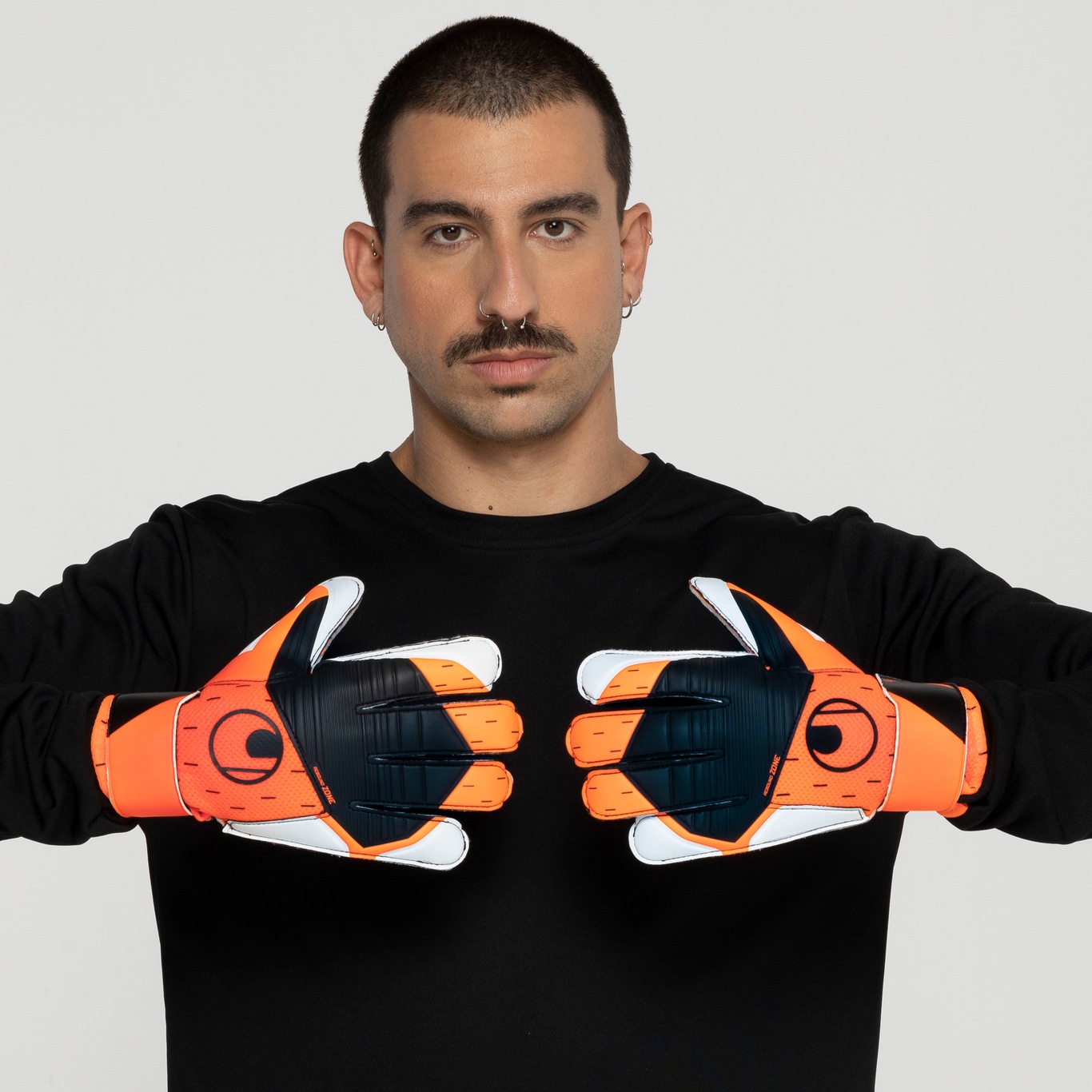 Luvas de Goleiro Uhlsport Resist - Adulto - Foto 2