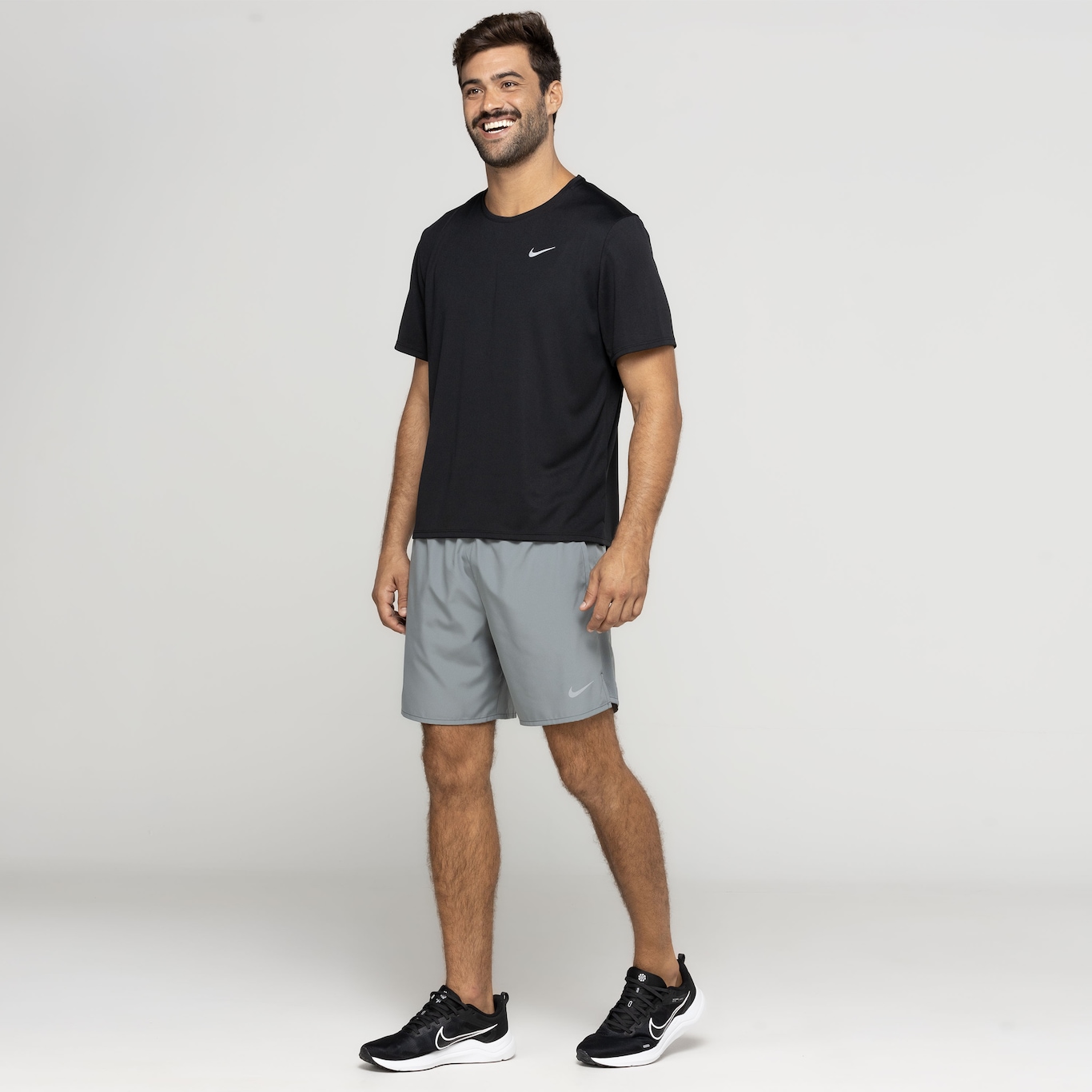 Camiseta Masculina Nike Manga Curta com Proteção UV Miler - Foto 4