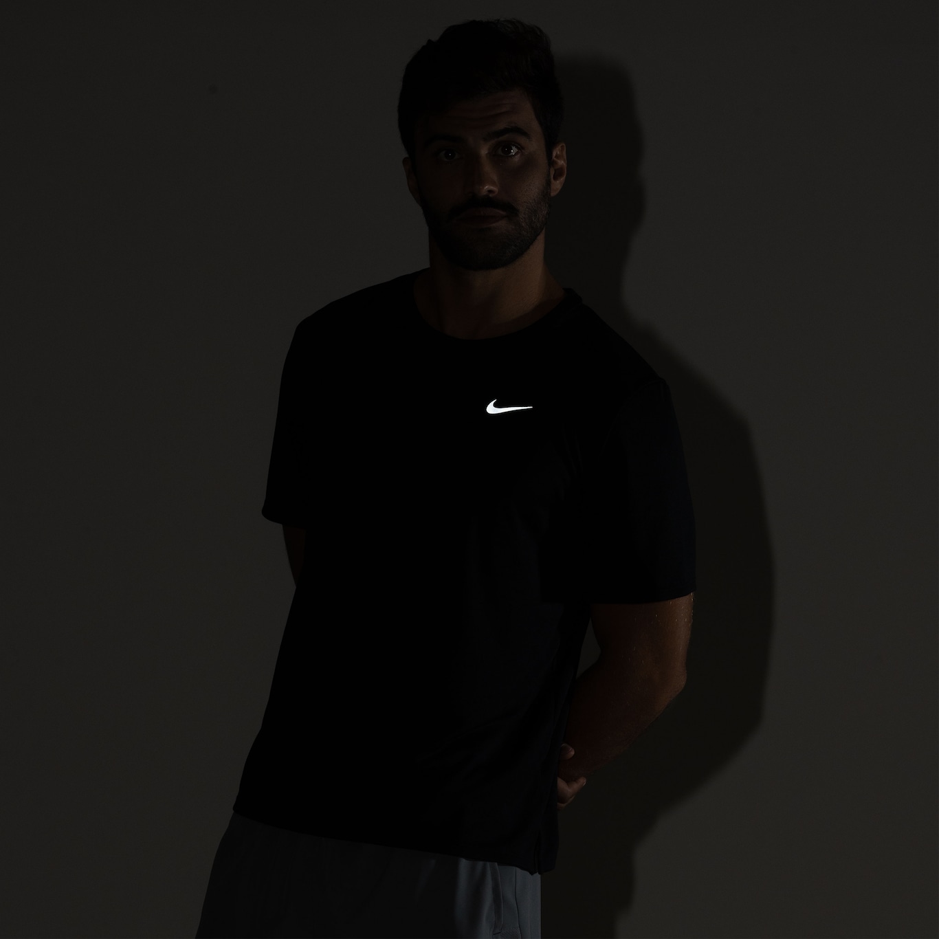 Camiseta Masculina Nike Manga Curta com Proteção UV Miler - Foto 5