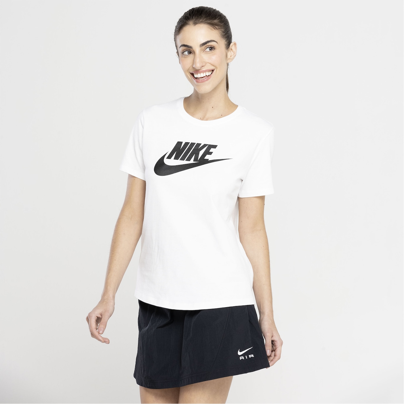 Camiseta Feminina Nike Manga Curta Sportswear Essential Icon - Foto 5