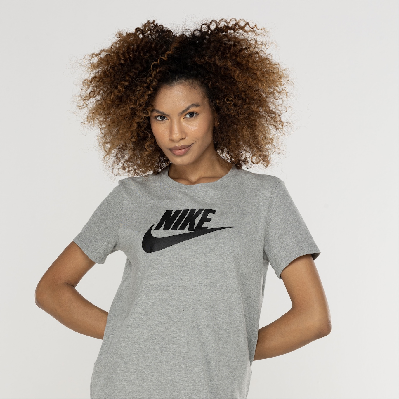 Camiseta Feminina Nike Manga Curta Sportswear Essential Icon - Foto 4