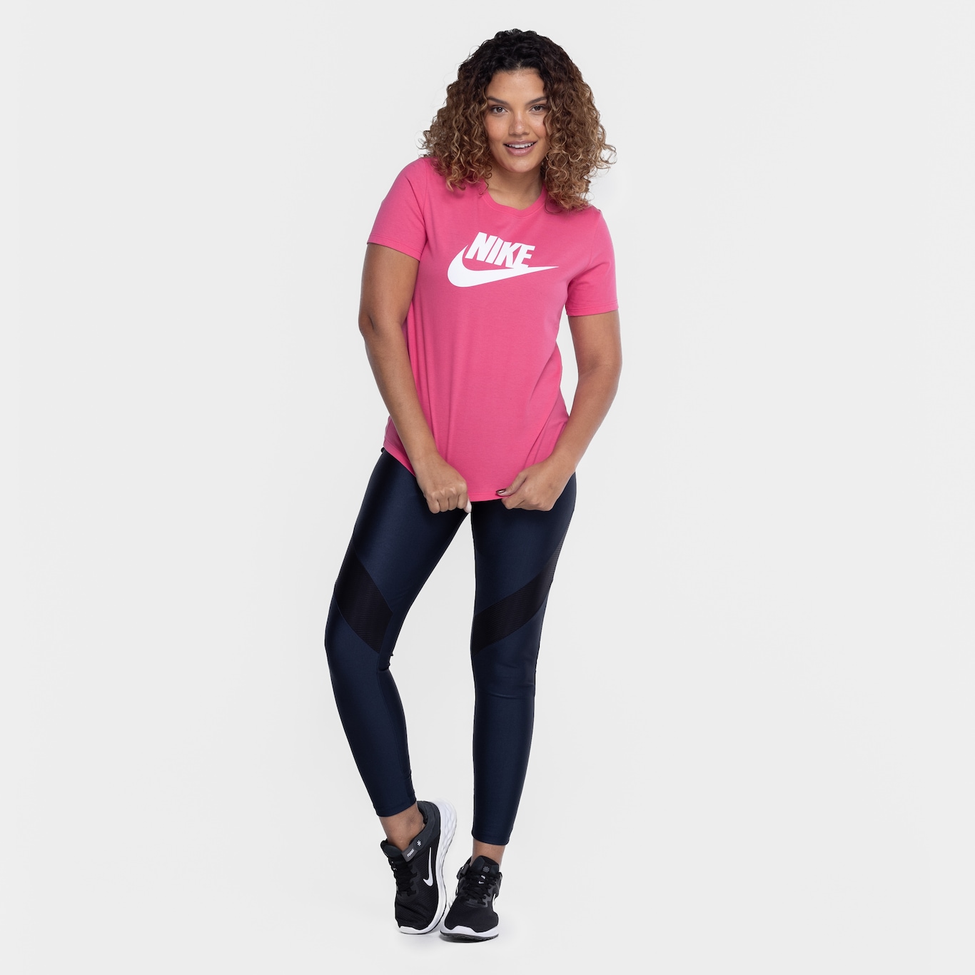 Camiseta Feminina Nike Manga Curta Sportswear Essential Icon - Foto 4