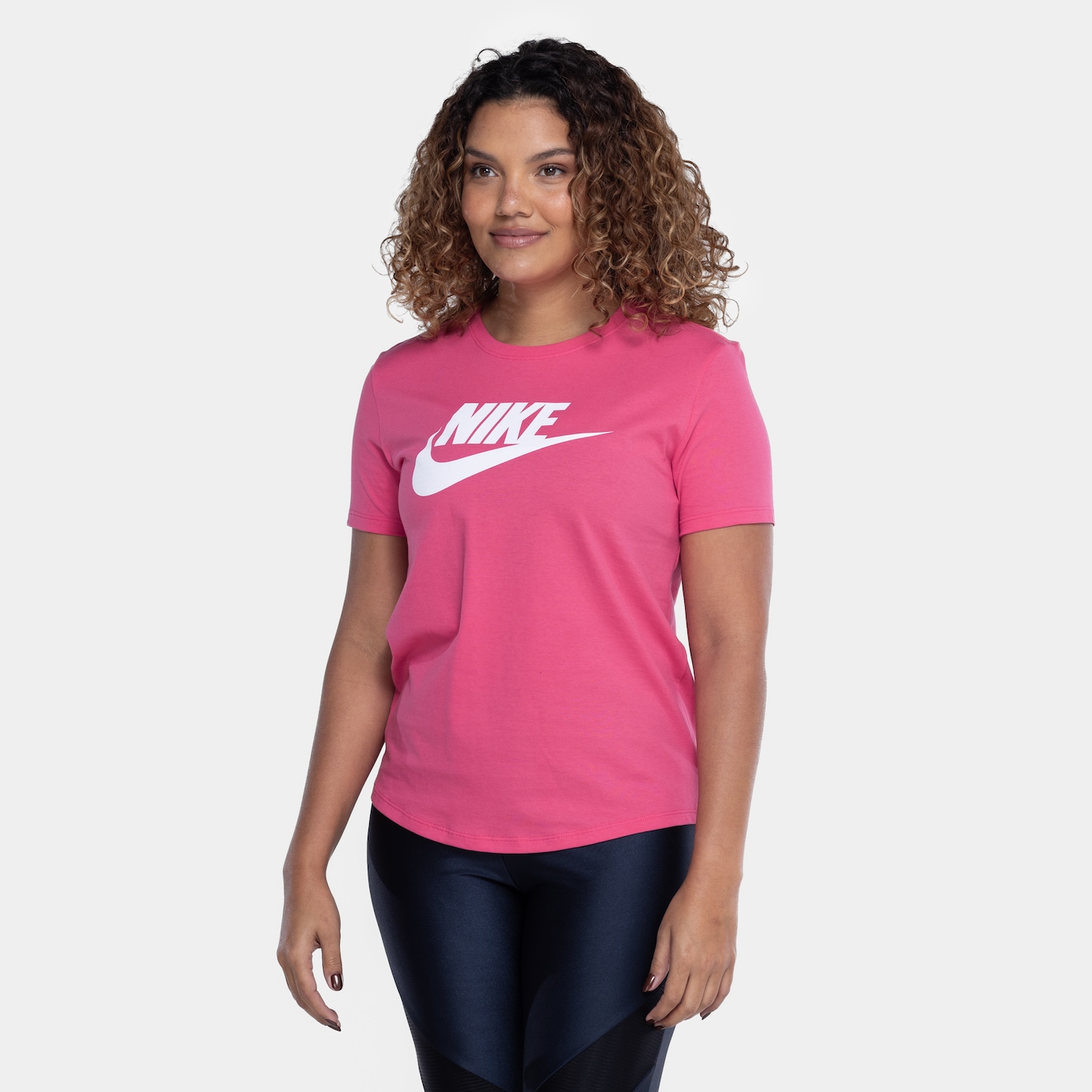 Camiseta Feminina Nike Manga Curta Sportswear Essential Icon - Foto 5