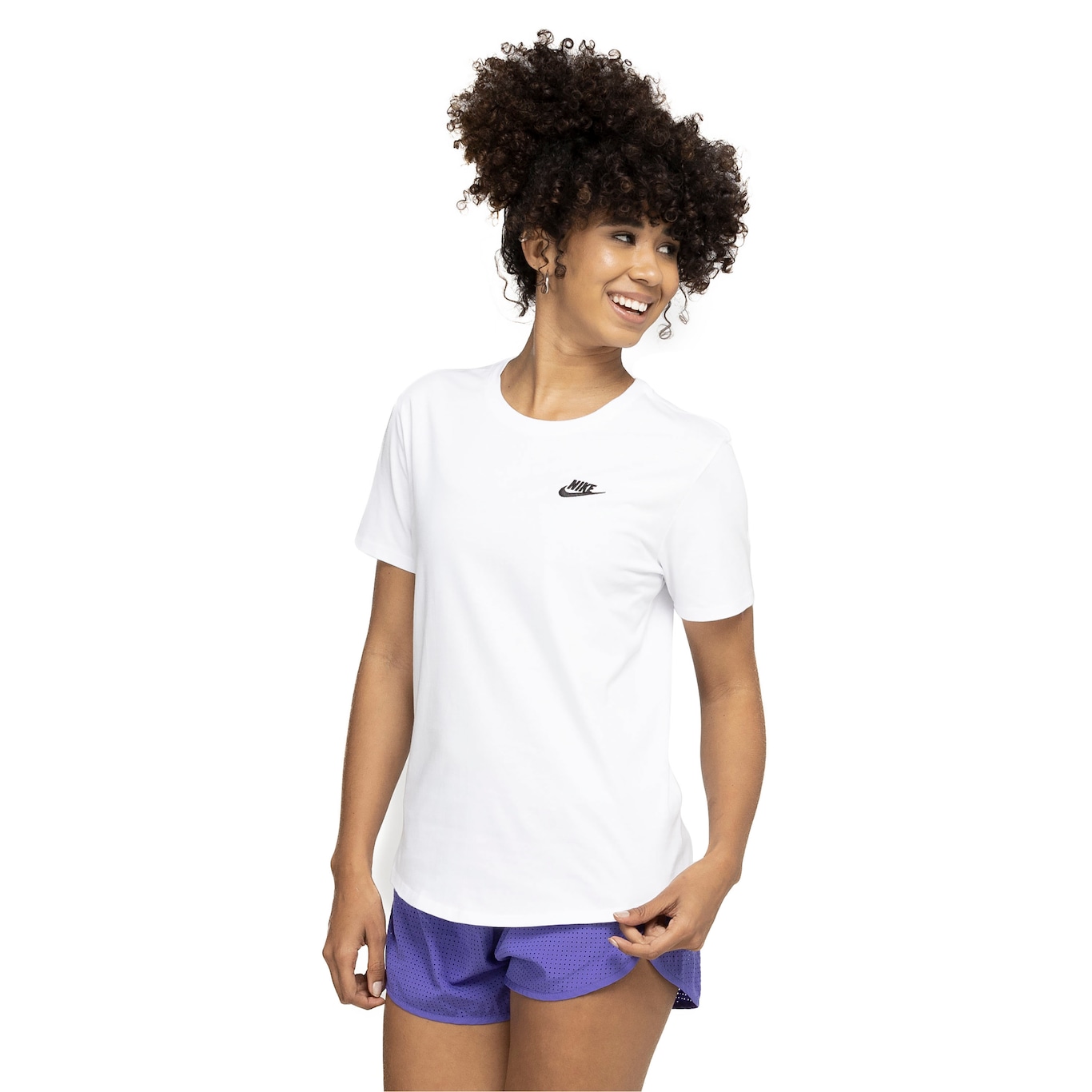 Camiseta Feminina Nike Manga Curta Sportswear Club - Foto 1