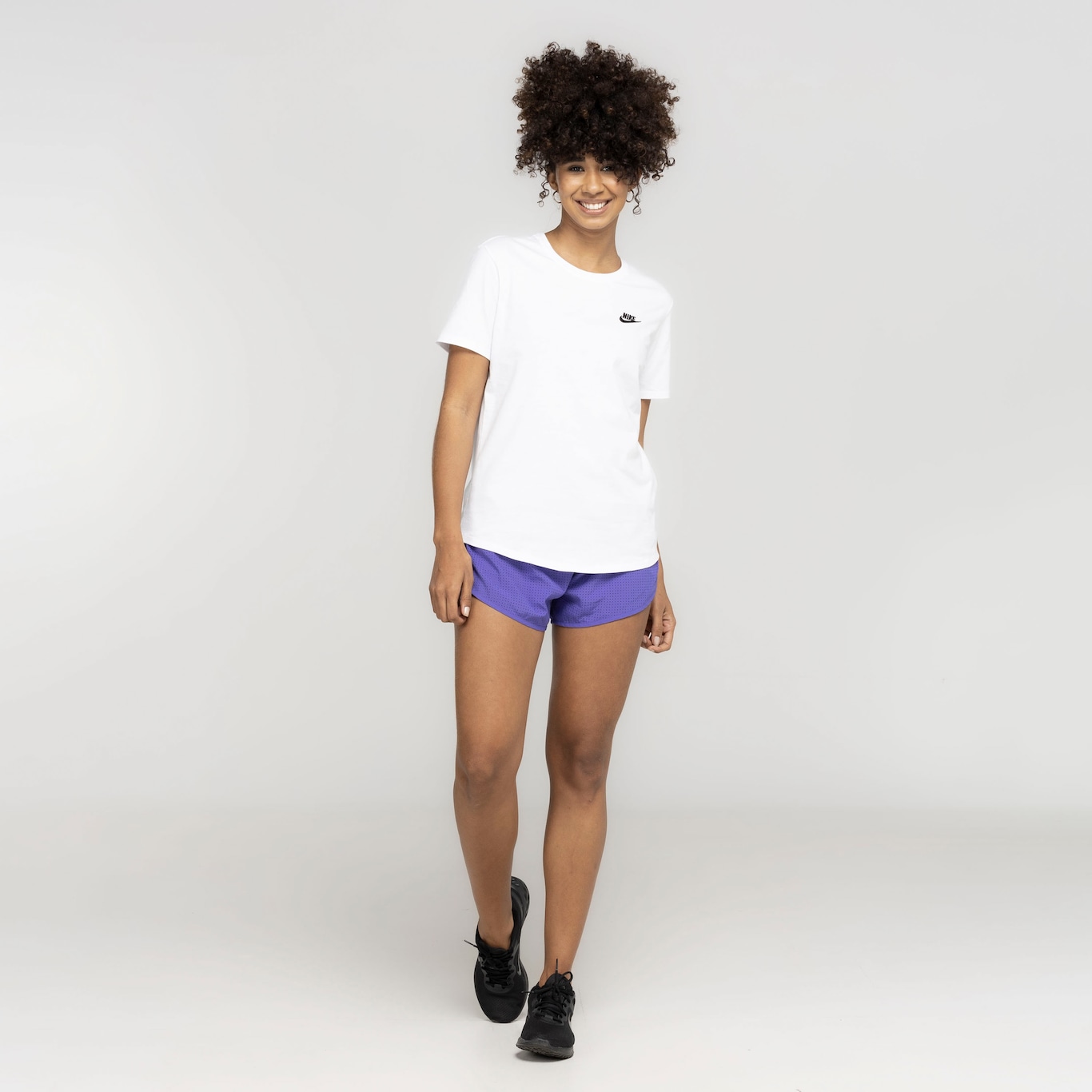 Camiseta Feminina Nike Manga Curta Sportswear Club - Foto 3