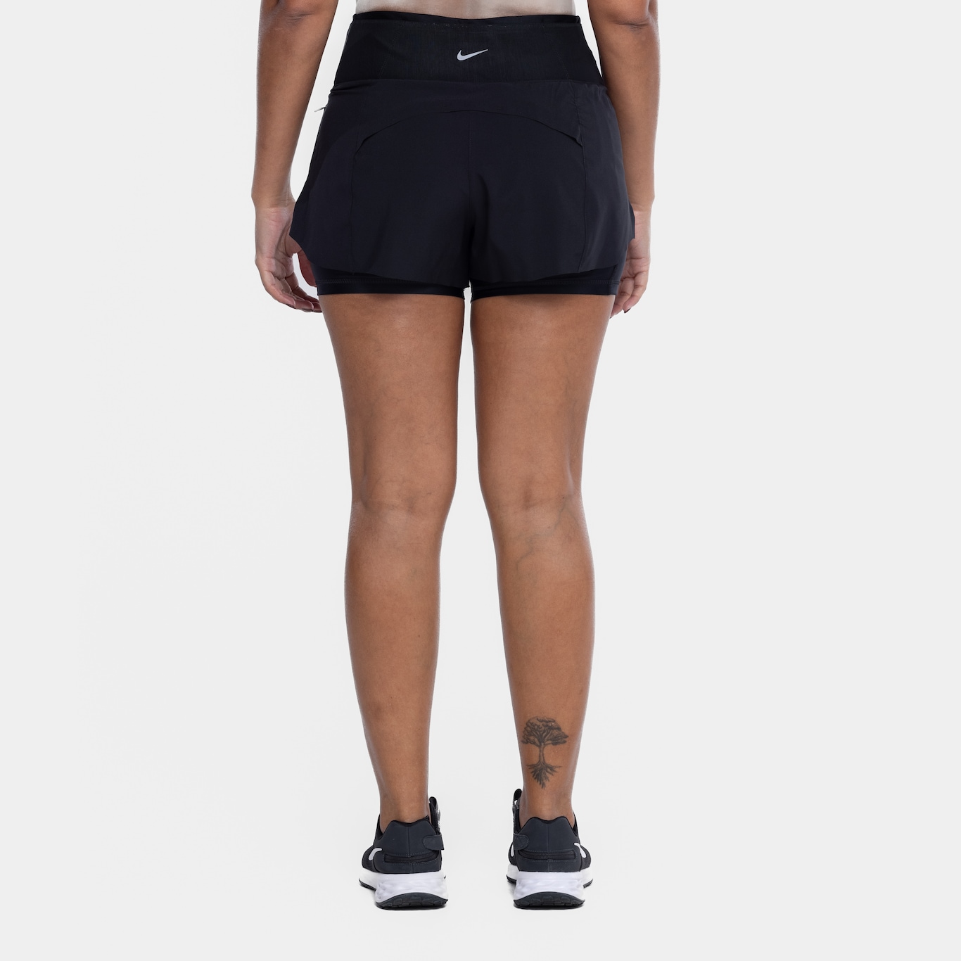 Short Feminino Nike Dri-Fit 2N1 Swift - Foto 3