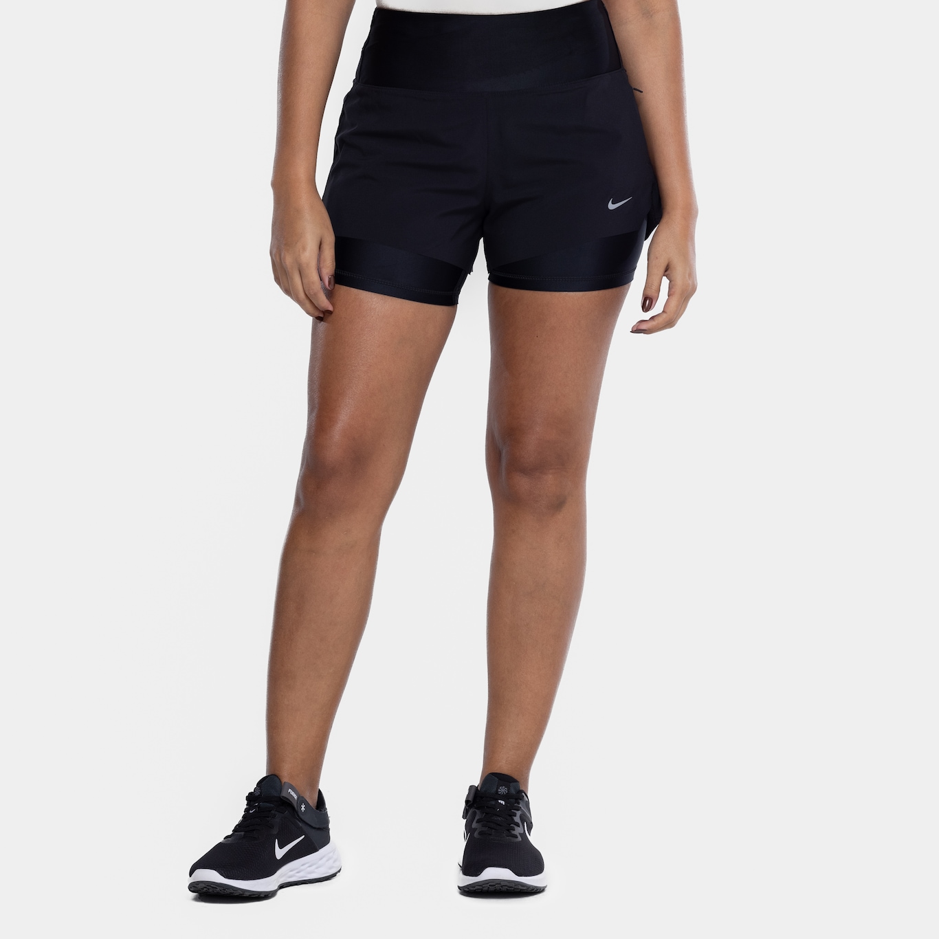 Short Feminino Nike Dri-Fit 2N1 Swift - Foto 4