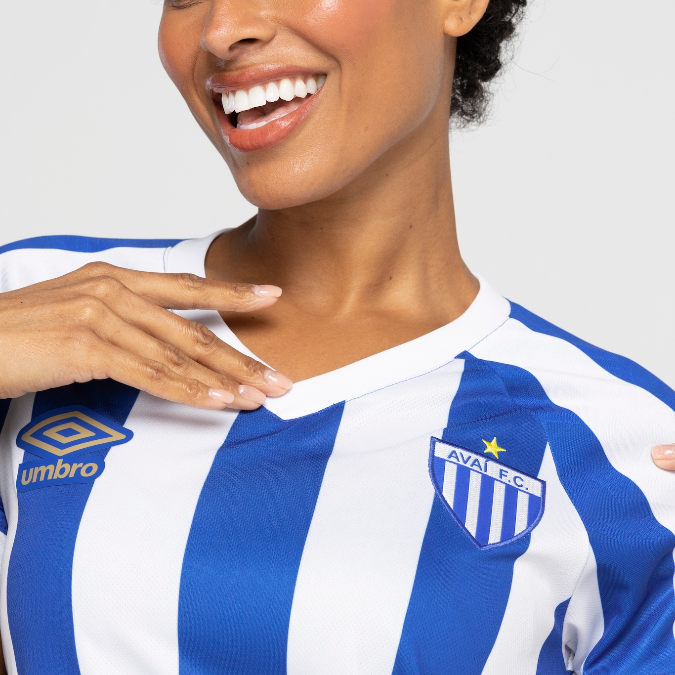 Camisa do Avaí I 23 Umbro - Feminina - Foto 4