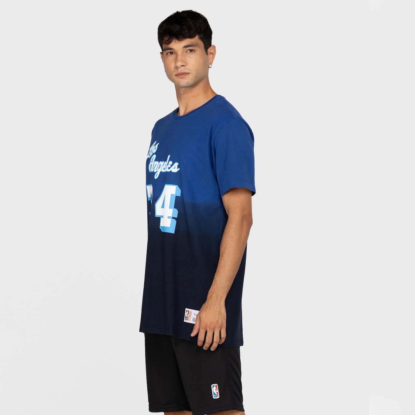 Camiseta do Los Angeles Lakers Mitchell & Ness - Masculina - Foto 5