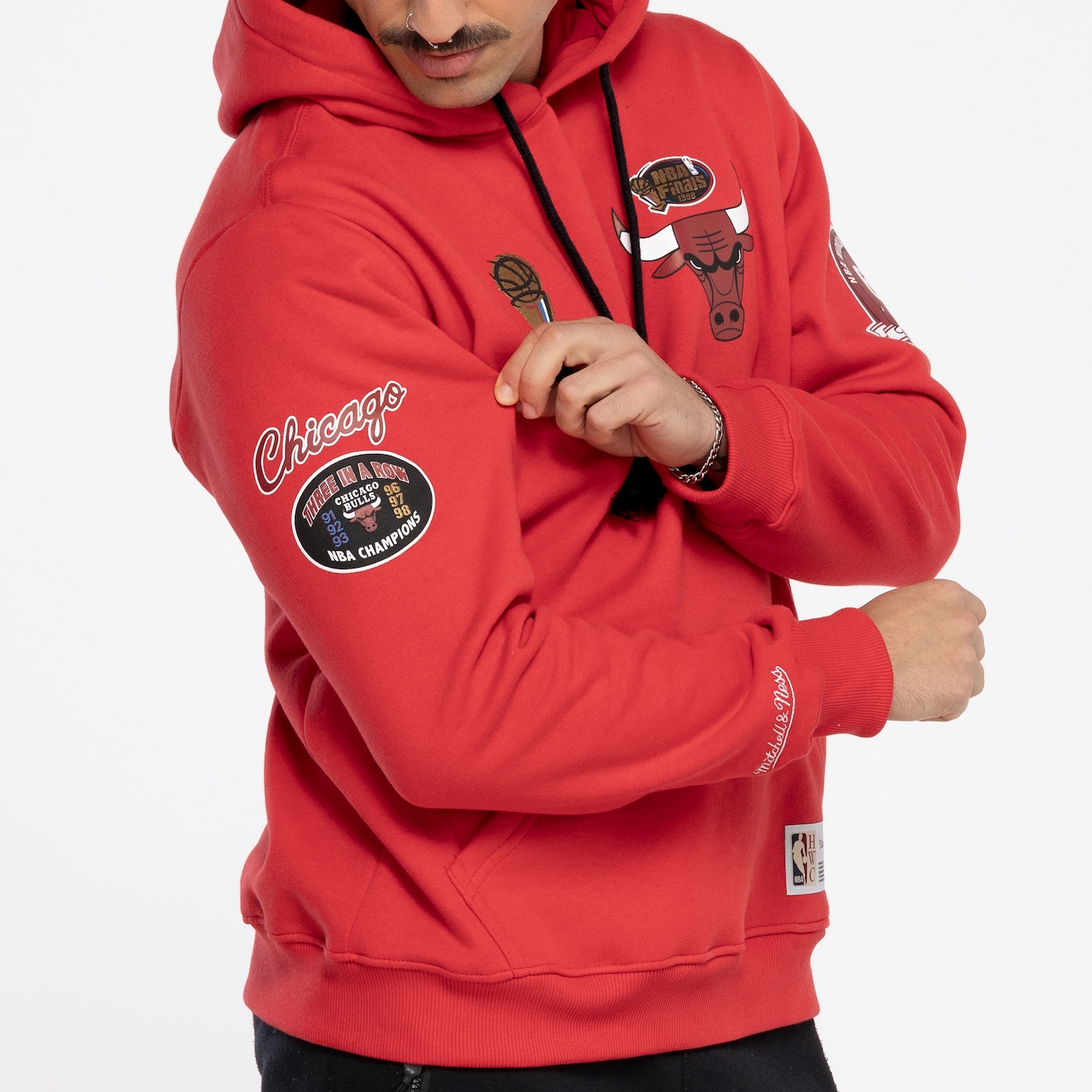 Blusão Chicago Bulls Mitchell & Ness Masculina com Capuz MT509 - Foto 6