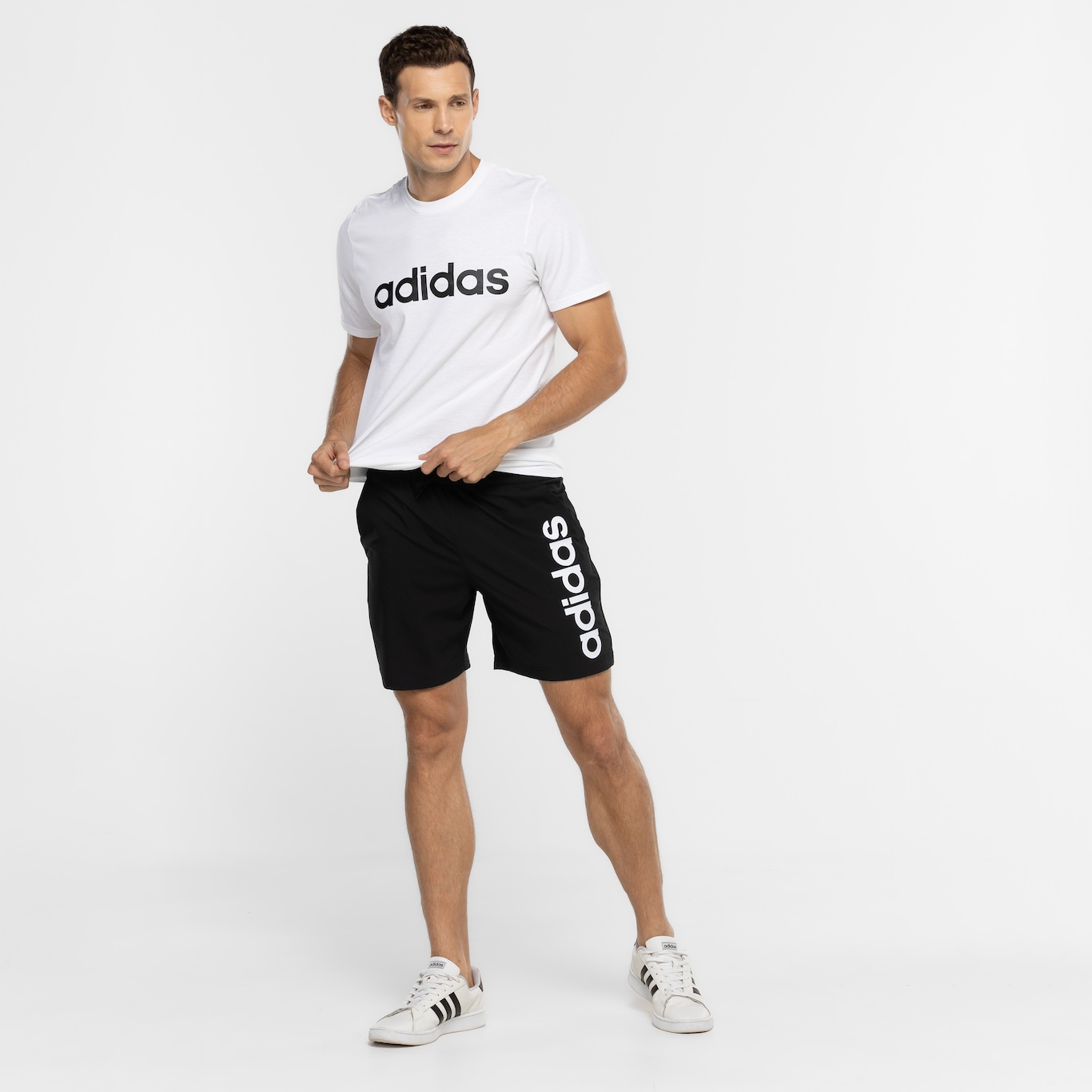 Bermuda Masculina adidas Logo Linear Chelsea - Foto 5