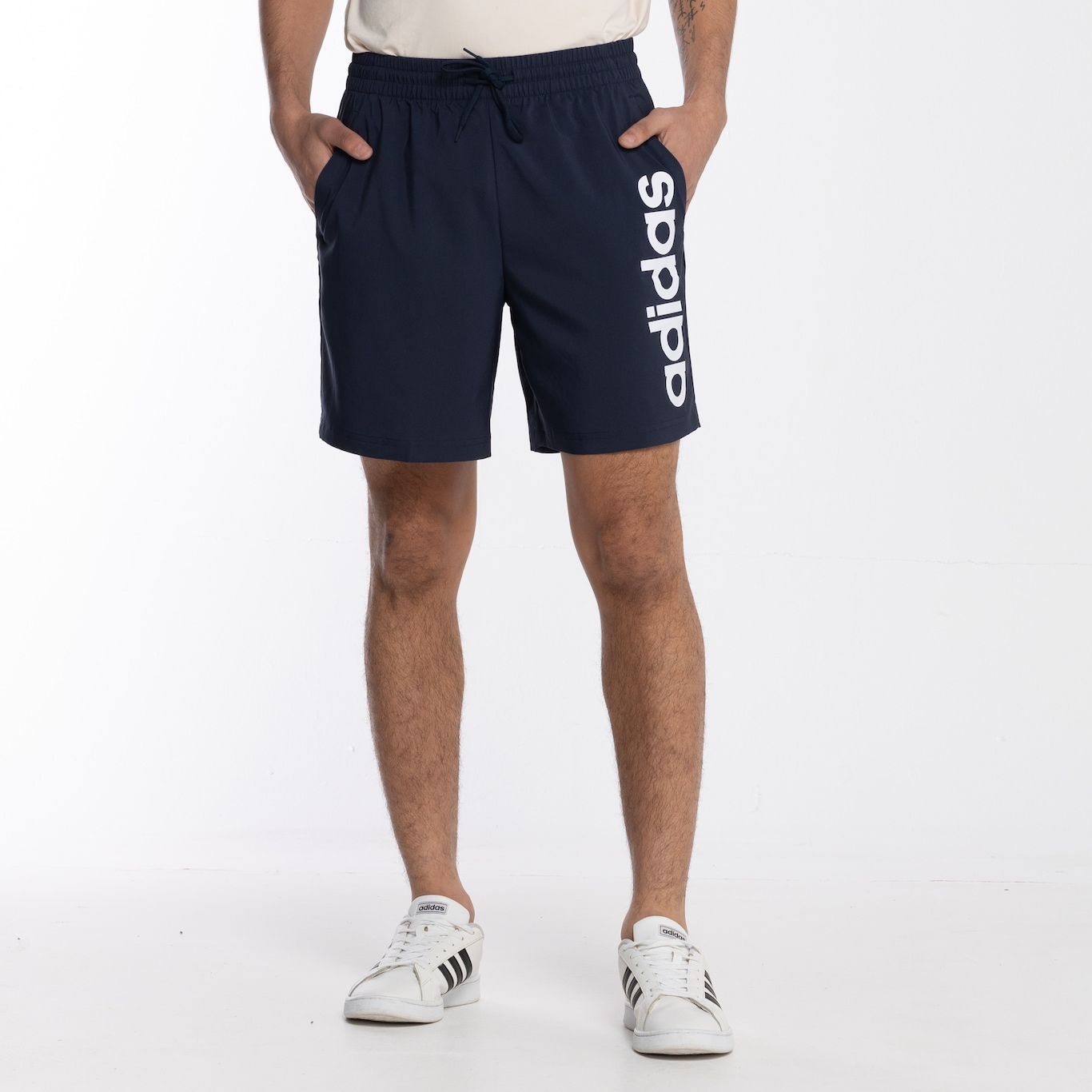 Bermuda Masculina adidas Logo Linear Chelsea - Foto 4