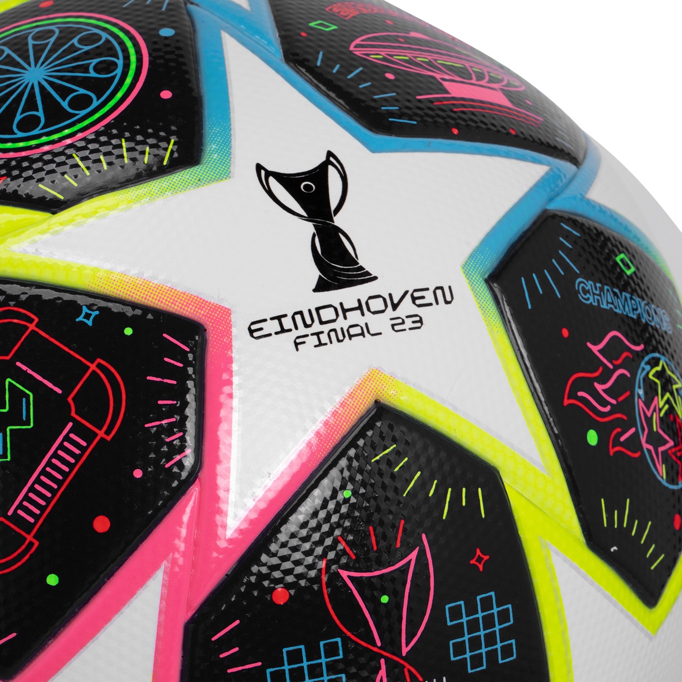 Adidas apresenta bola oficial da UEFA Champions League 2022/23