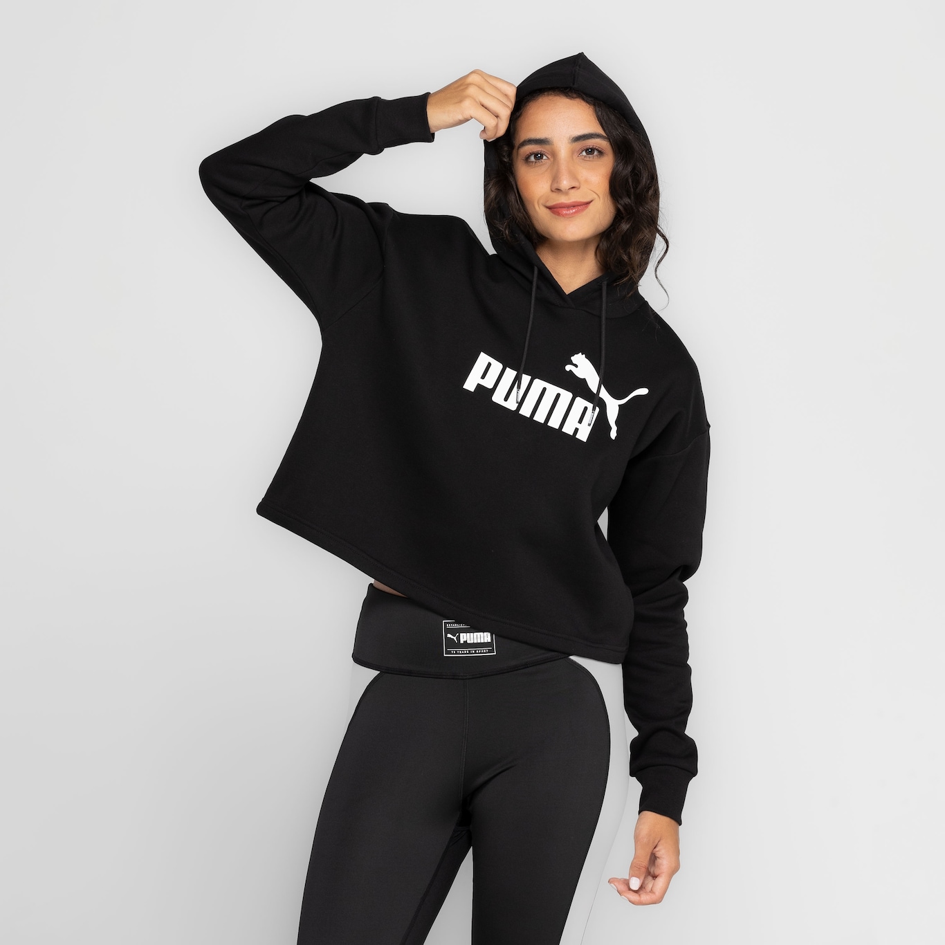 Blusa Feminina Cropped Puma com Capuz Essentials Logo - Foto 5