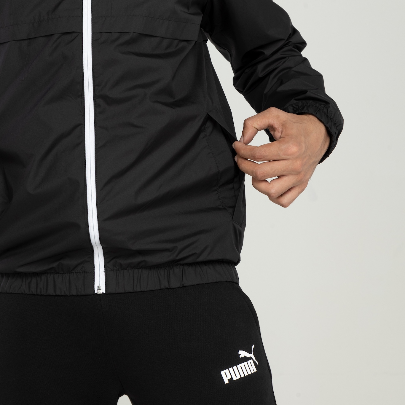 Jaqueta Masculina Puma com Capuz Solid Windbreaker - Foto 6