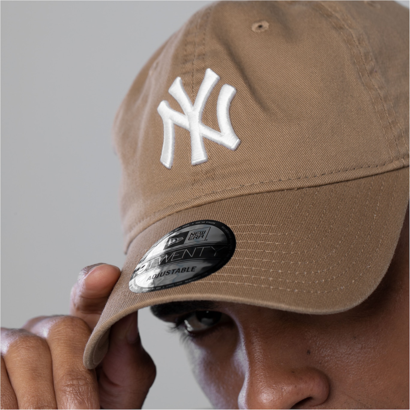 Boné Aba Curva New York Yankees New Era MLB Strapback 920 ST PERM KHK - Adulto - Foto 3