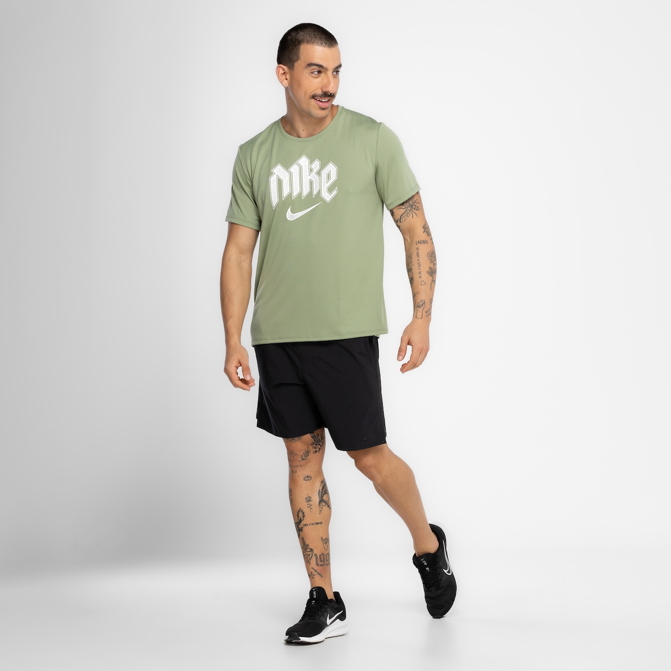 Camiseta Masculina Nike Manga Curta Dri-Fit Run DVN Mil - Foto 4