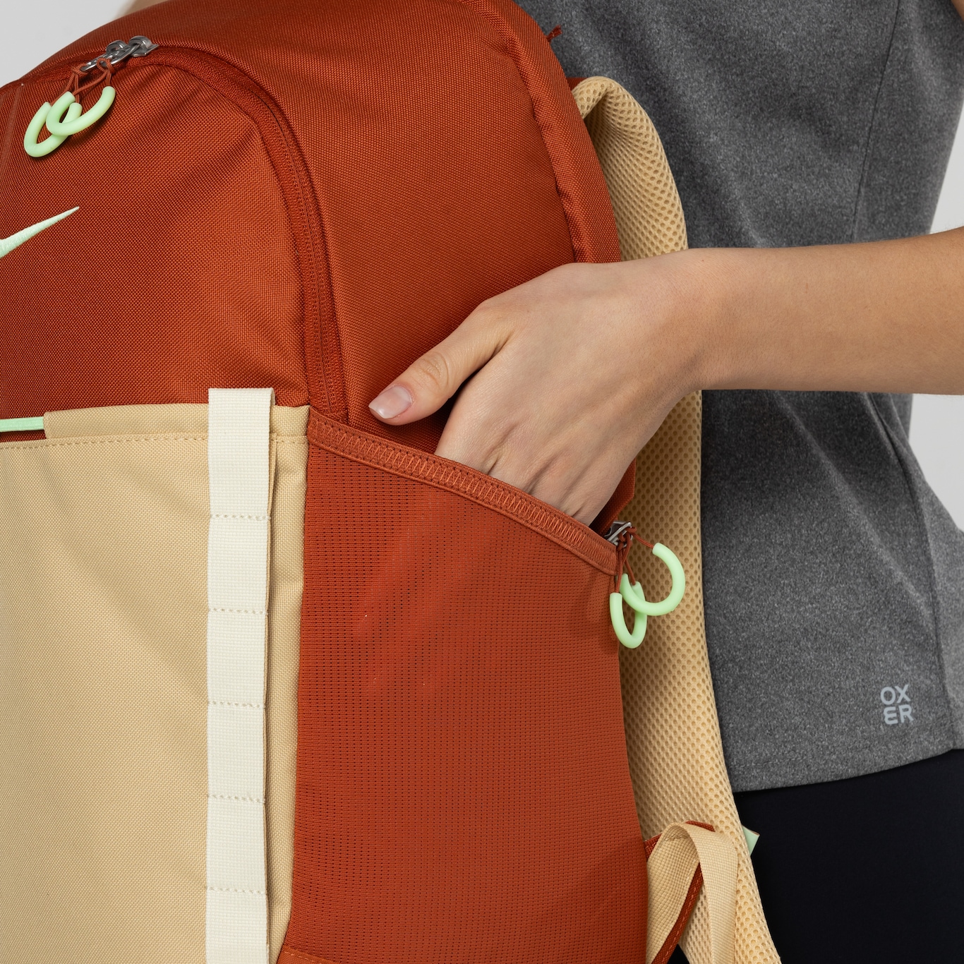 Mochila Nike Hike Daypack 24 Litros - Foto 4