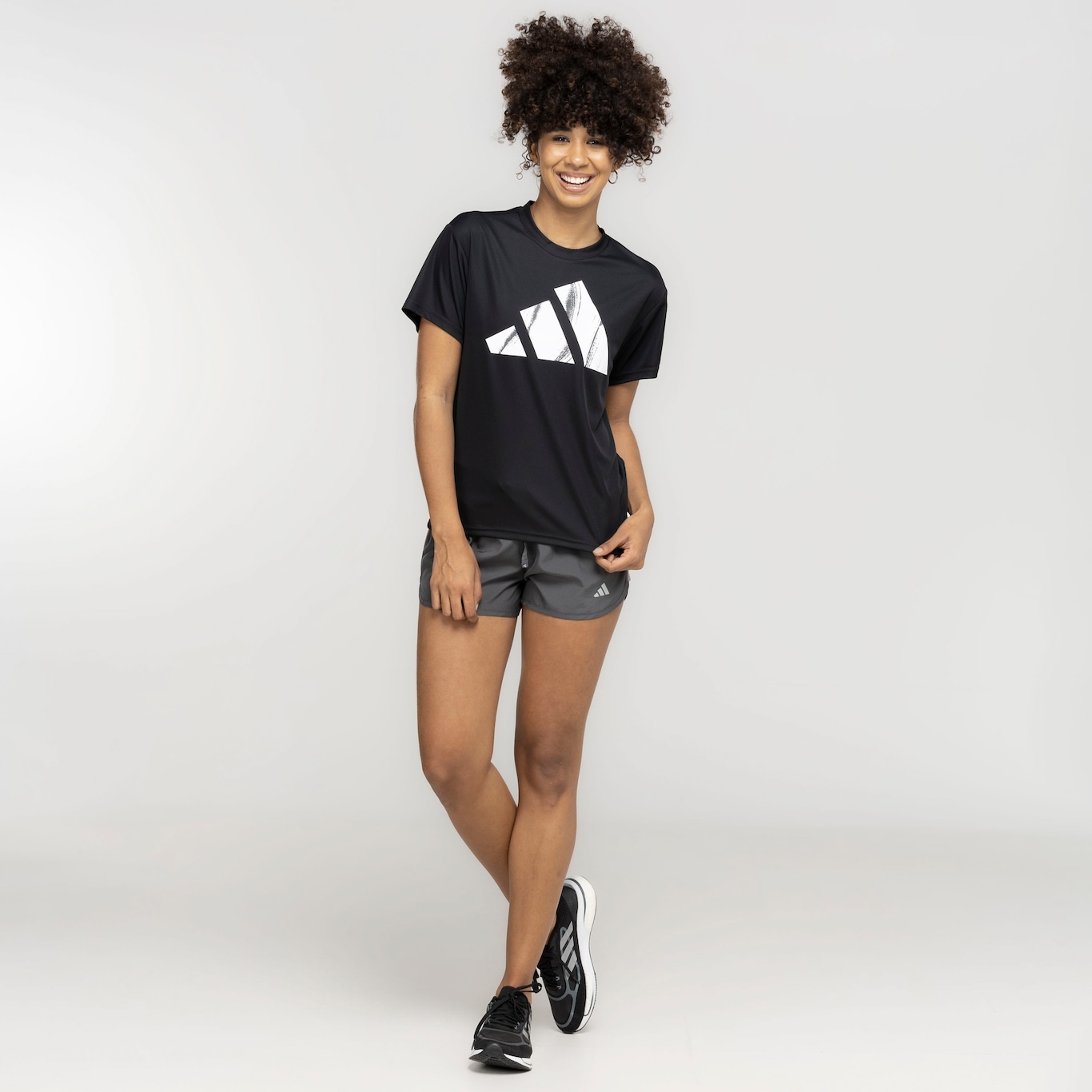 Camiseta adidas Run It Brand Love - Feminina - Foto 4