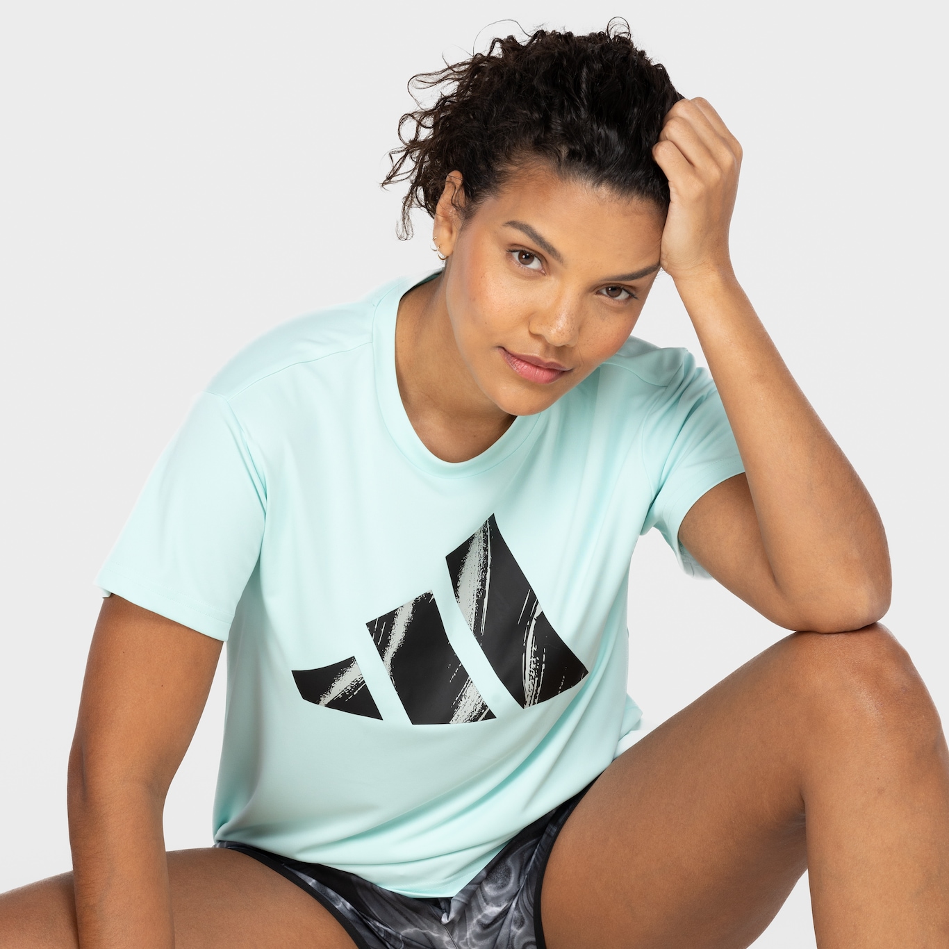 Camiseta adidas Run It Brand Love - Feminina - Foto 5