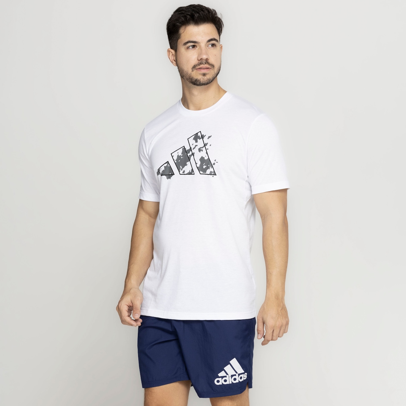 Camiseta Masculina adidas Logo Gráfica - Foto 4