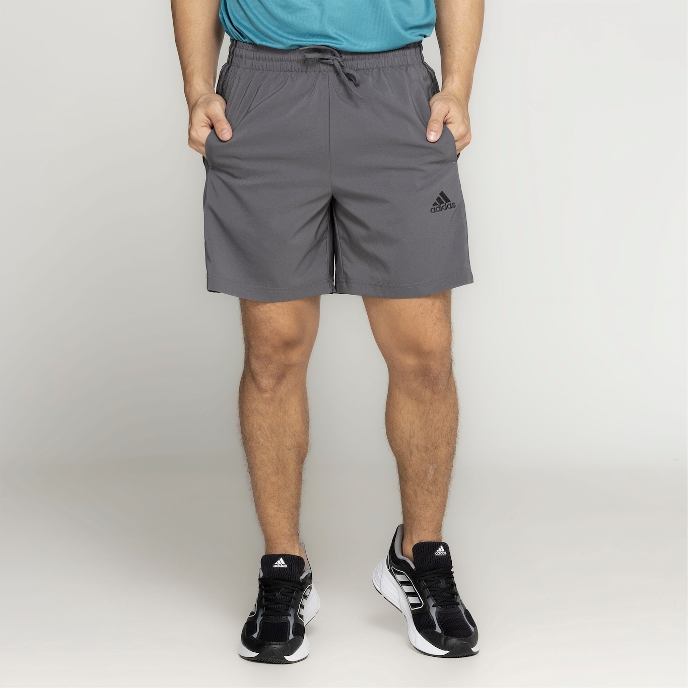 Bermuda Masculina adidas 3 Stripes - Foto 4