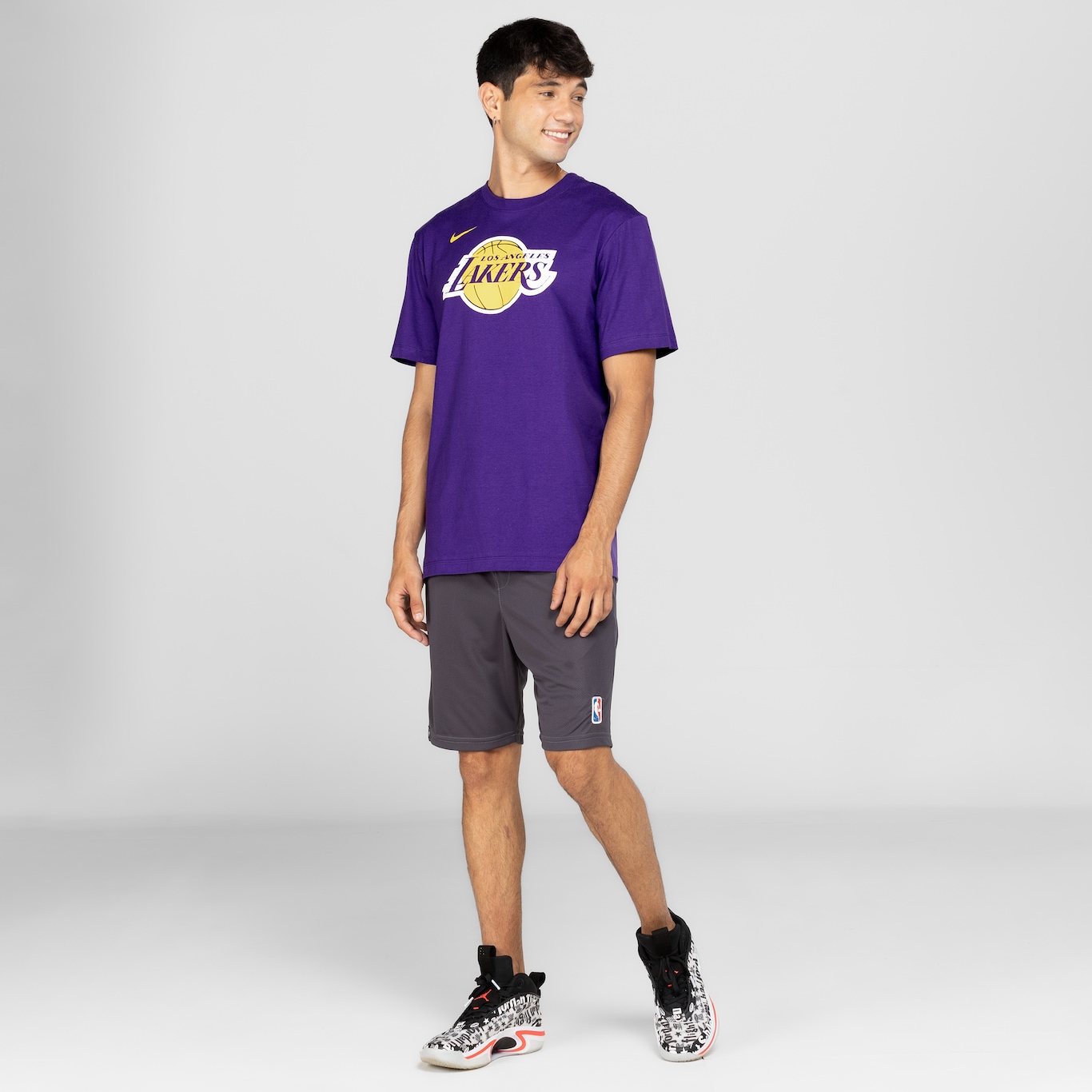 Camiseta Los Angeles Lakers NBA Masculina Nike Manga Curta Logo1 Ss Tee - Foto 4