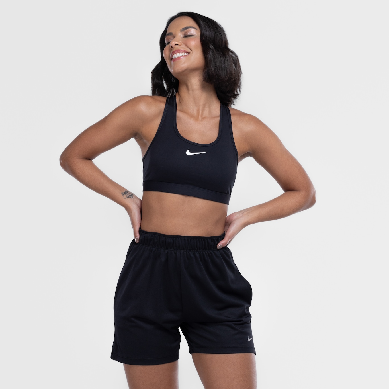 Top Fitness com Bojo Nike Média Sustentação Swoosh Sport - Foto 5