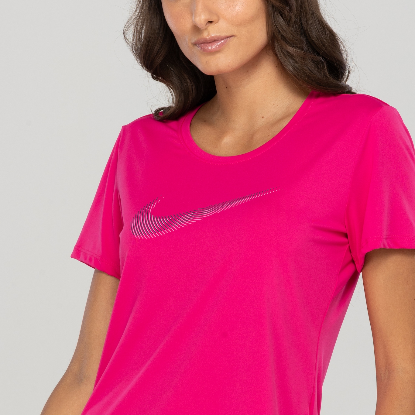 Camiseta Feminina Nike Dri-Fit Swoosh Hbr SS - Foto 5